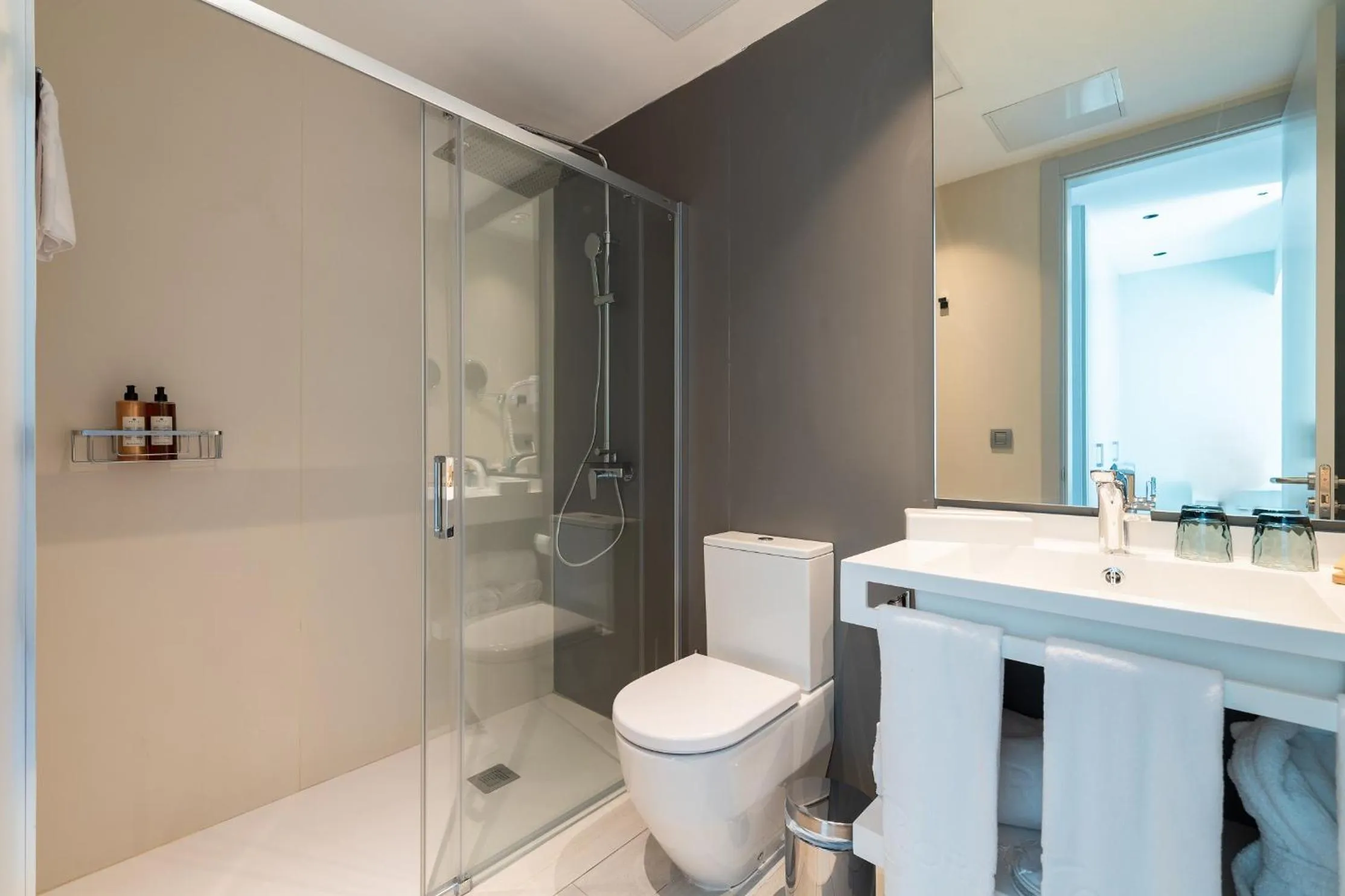 Shower in Cordial Mogán Solaz