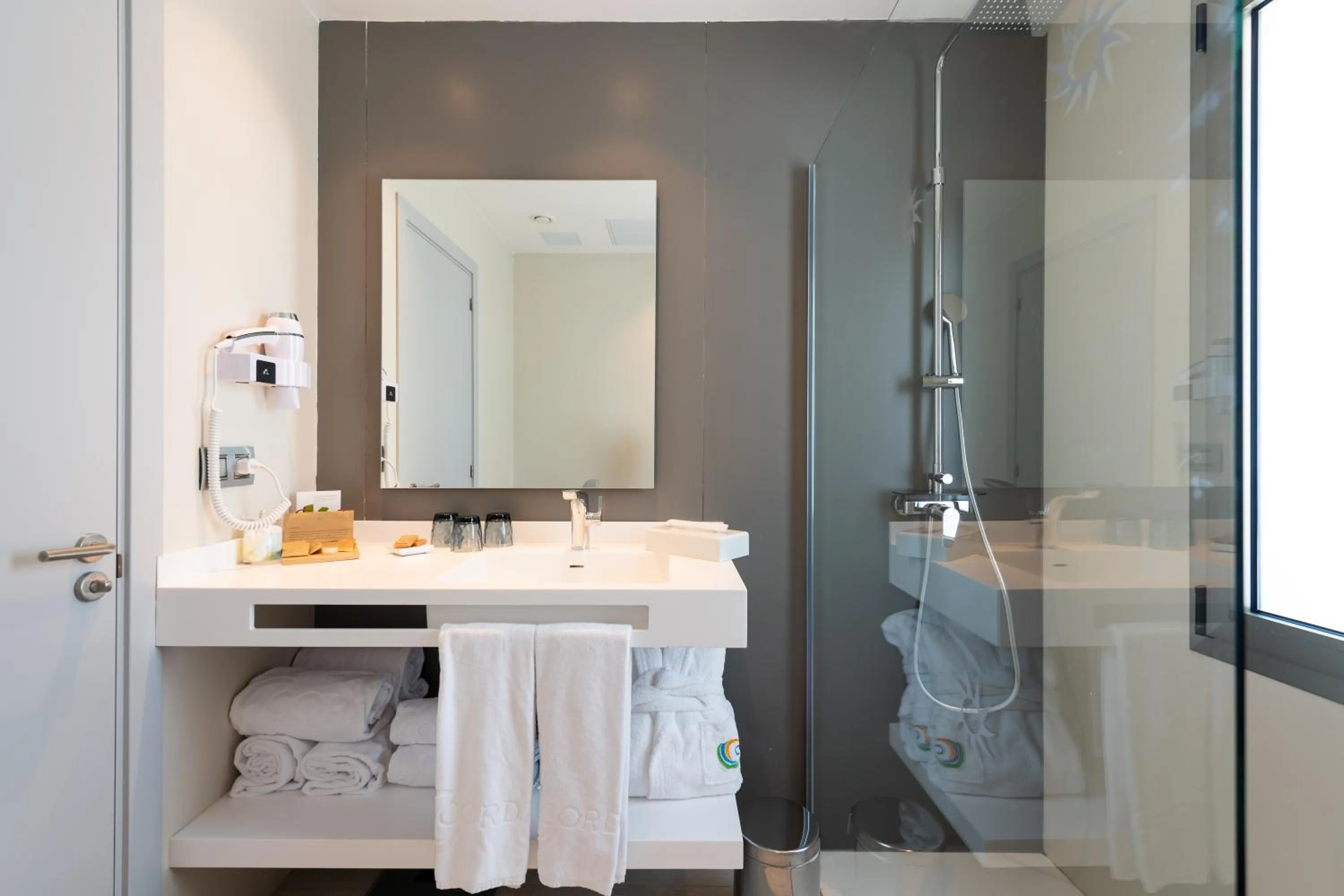 Shower in Cordial Mogán Solaz