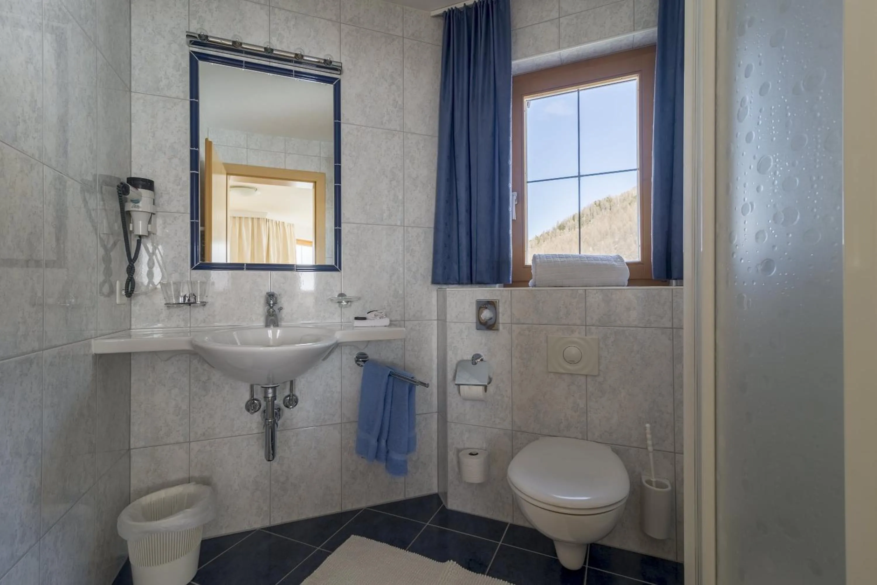 Bathroom in Hotel Garni Chasa Nova