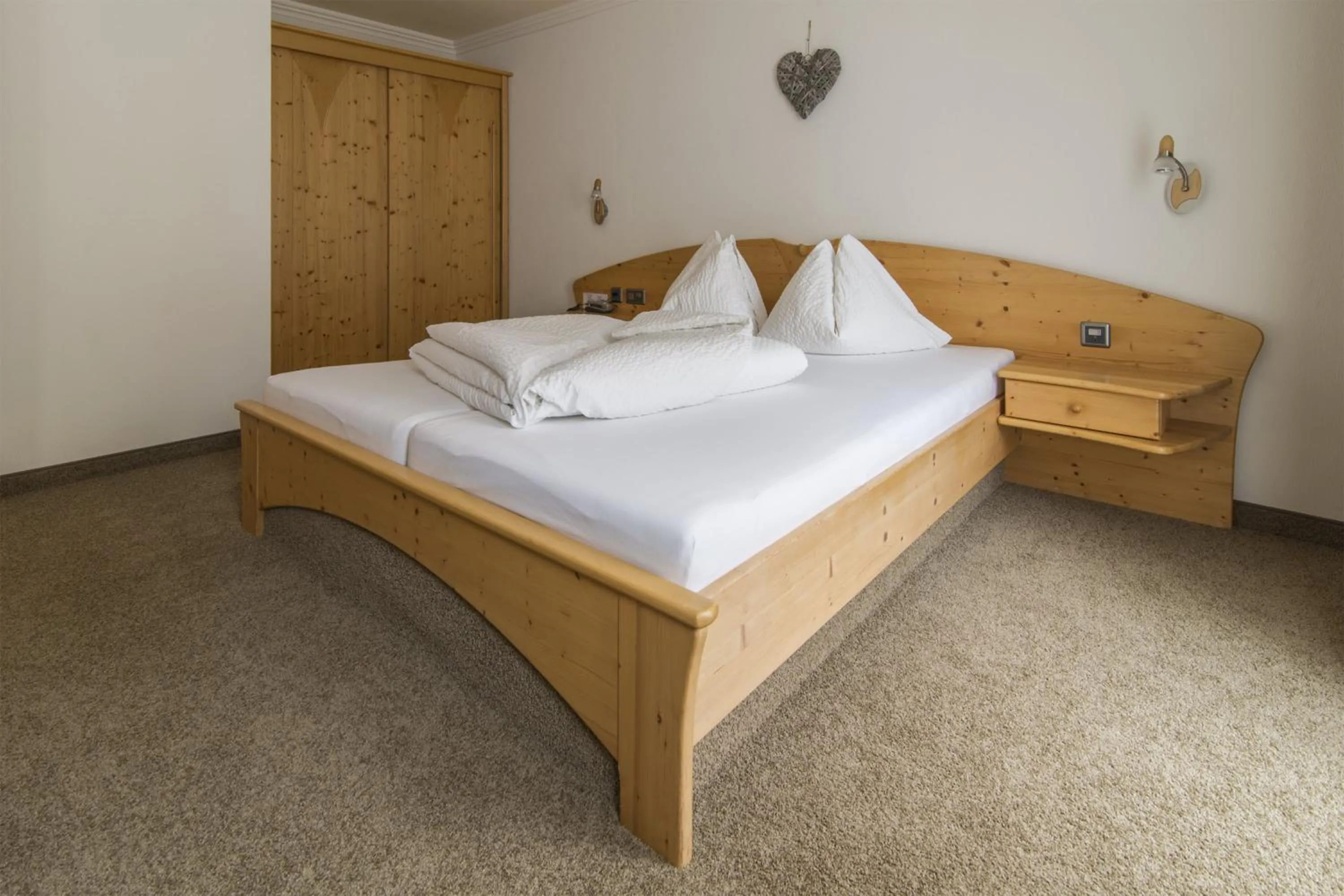 Bed in Hotel Garni Chasa Nova