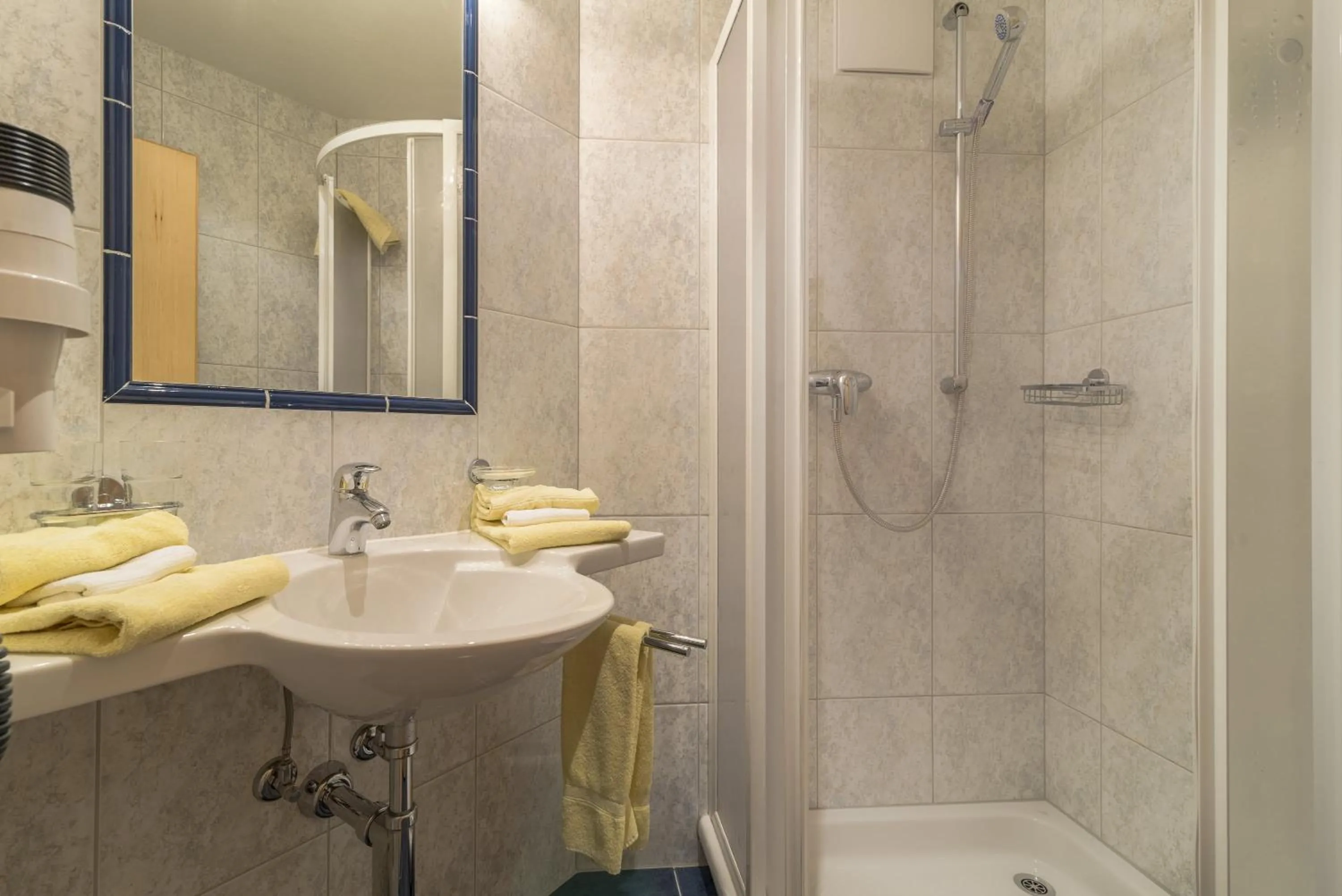 Shower in Hotel Garni Chasa Nova