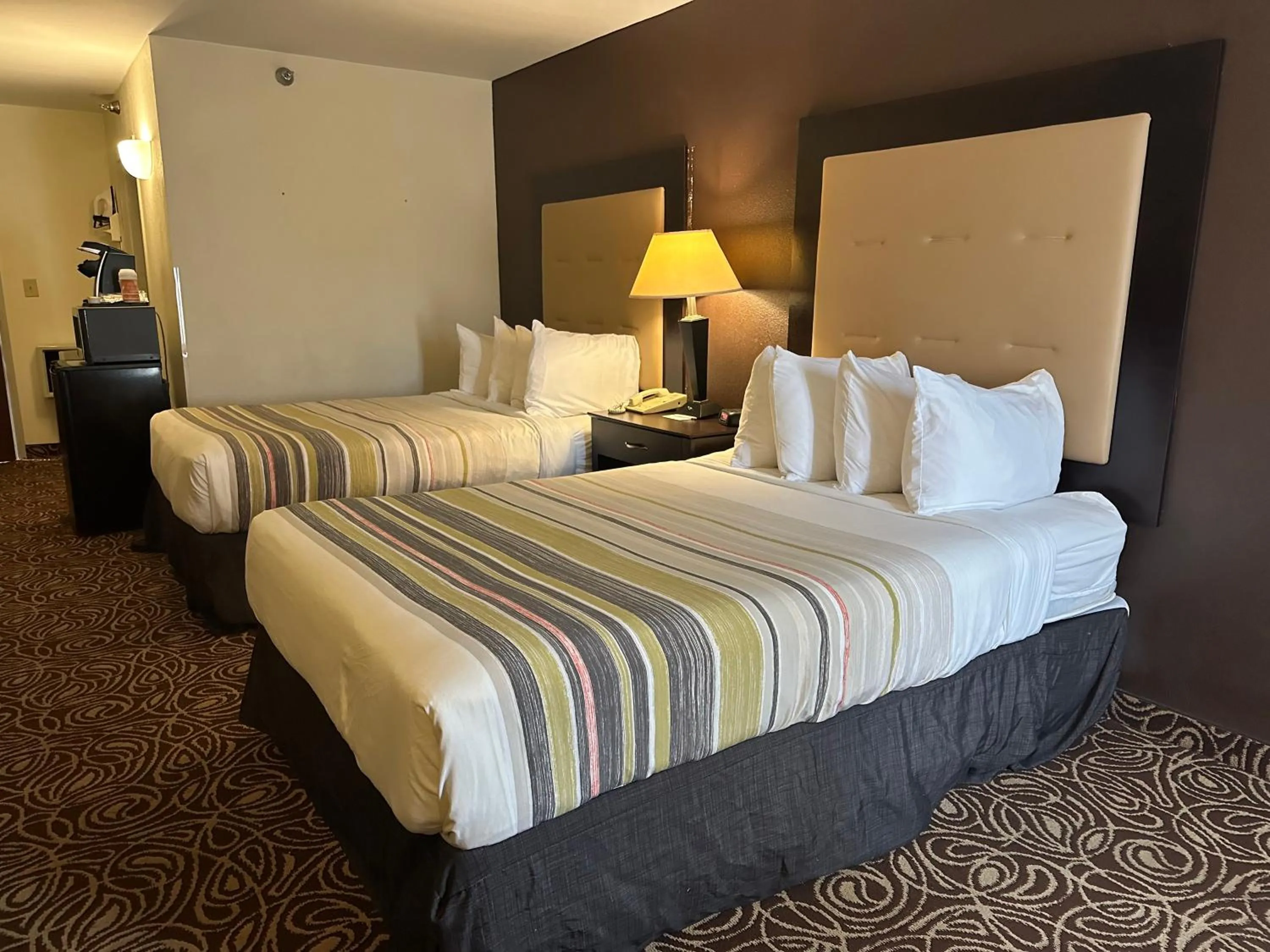 Bedroom, Bed in Country Inn & Suites by Radisson, Murrells Inlet, SC