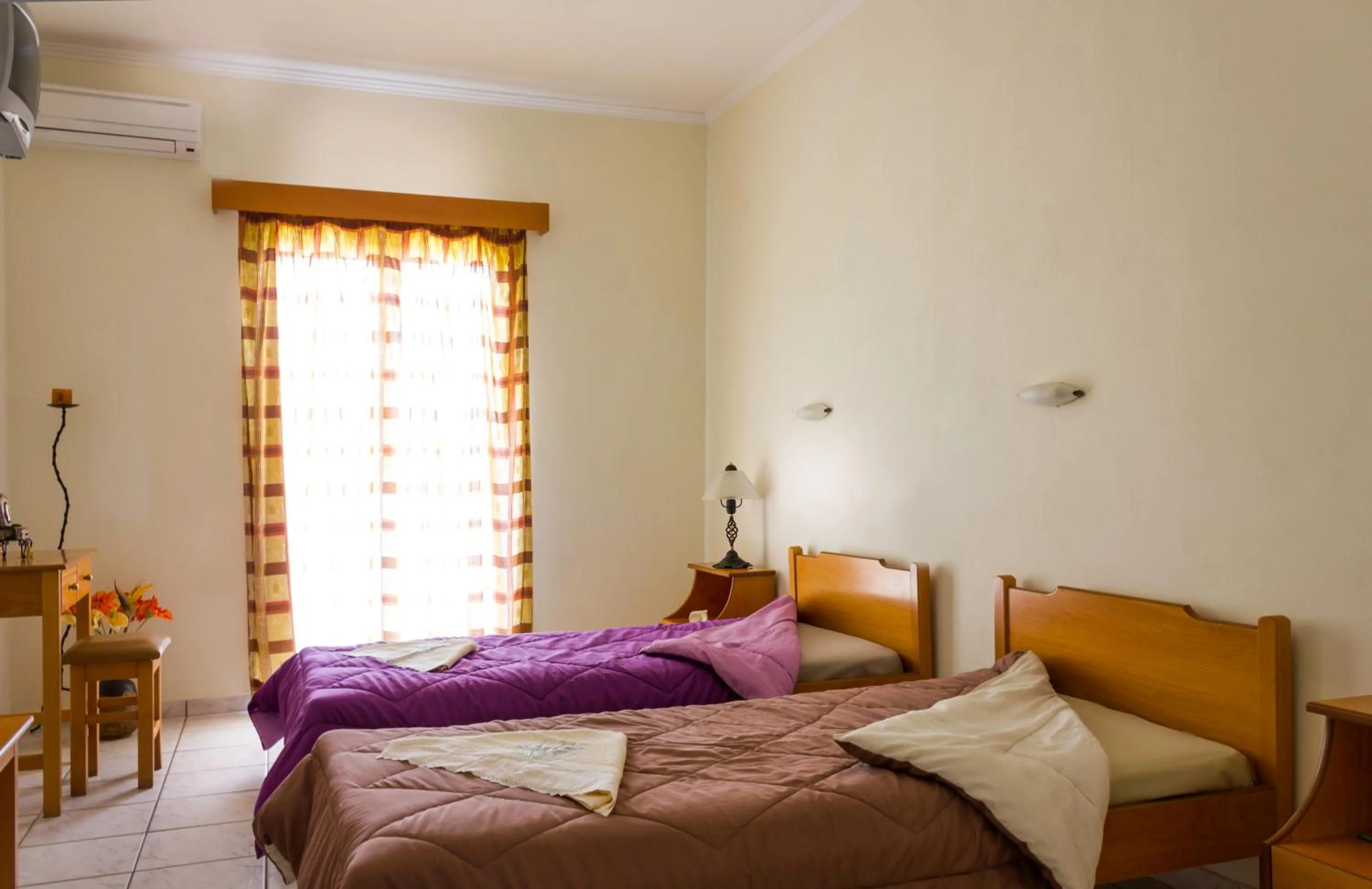 Photo of the whole room, Bed in Prokopis Studios