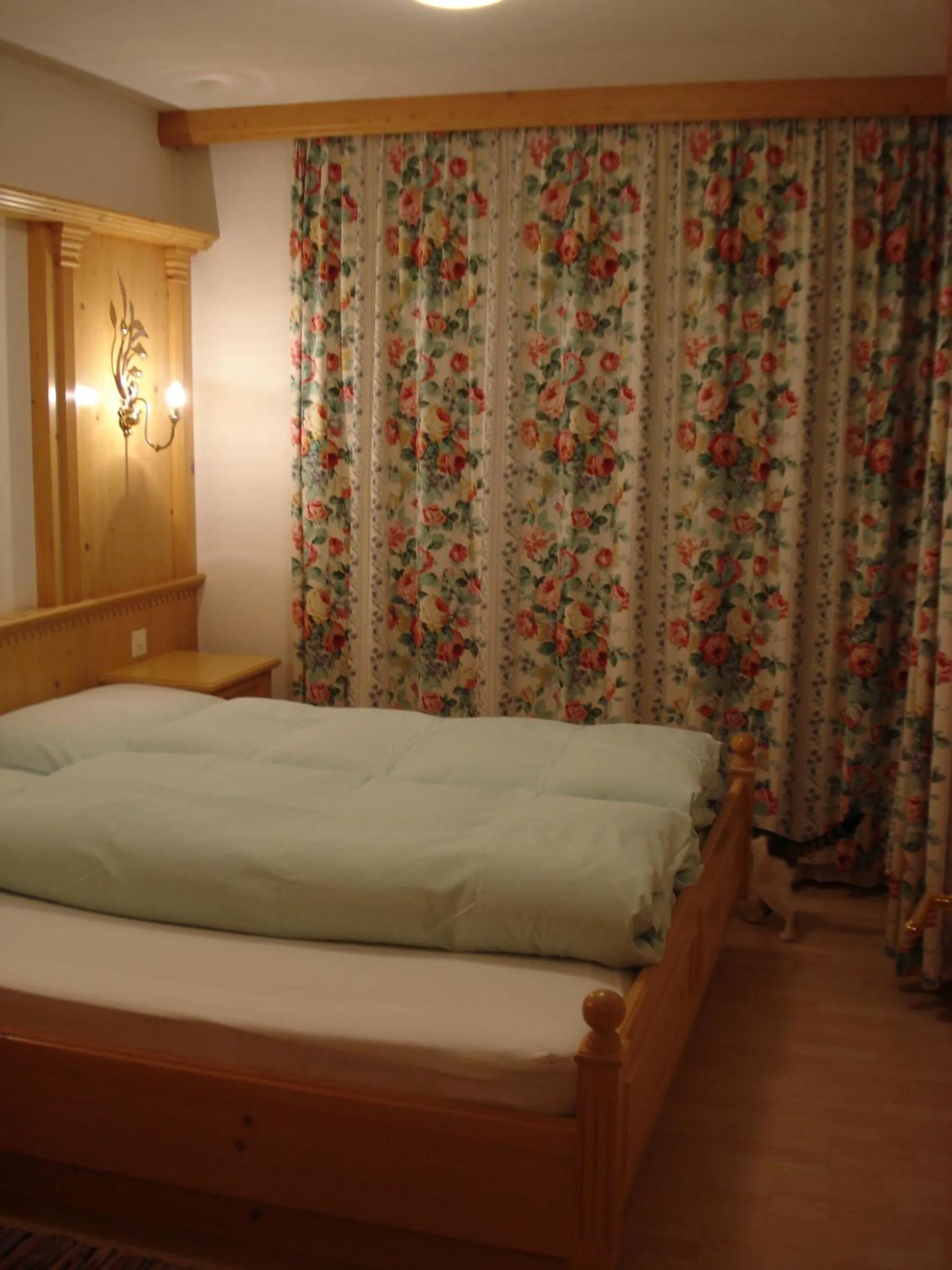 Bedroom, Bed in Chasa Valetta