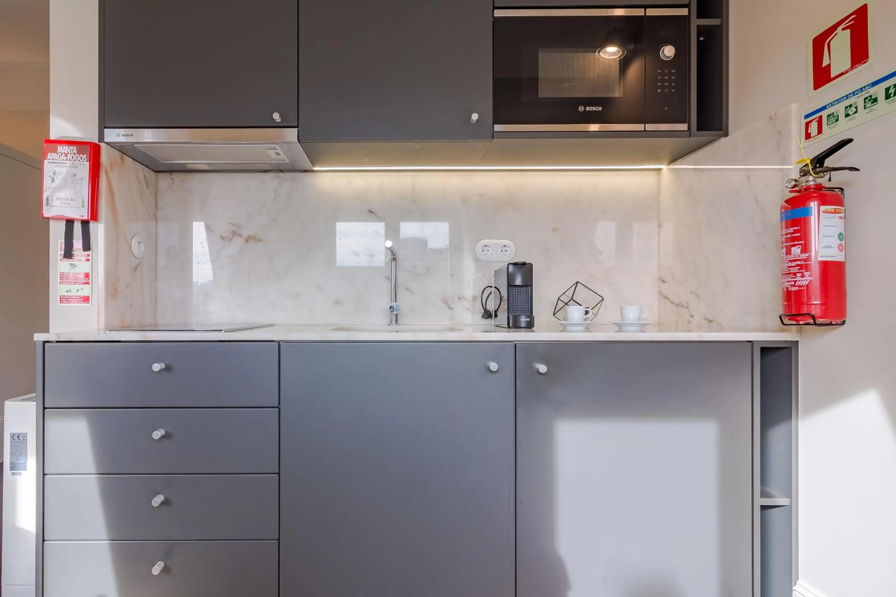 Kitchen or kitchenette in YOUROPO - Market