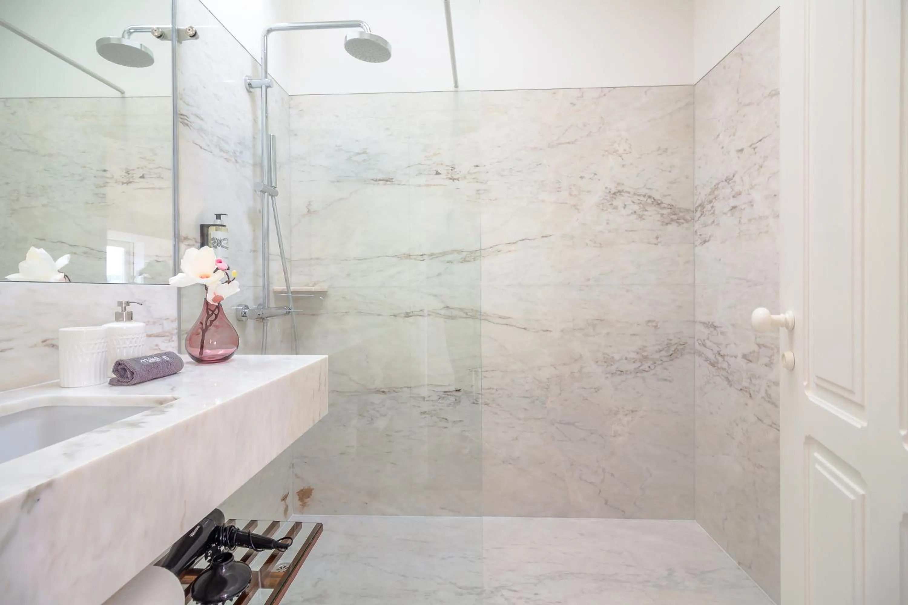 Shower in YOUROPO - Market