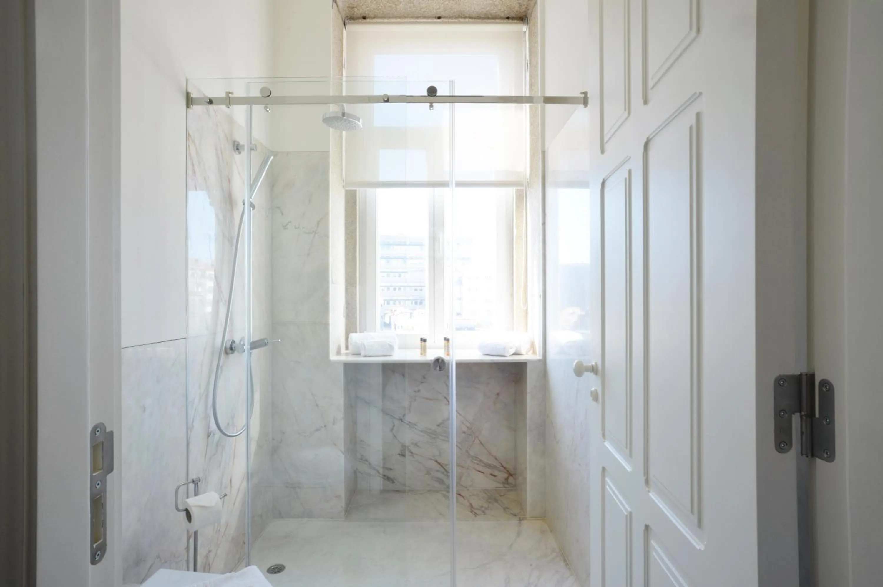 Shower in YOUROPO - Market