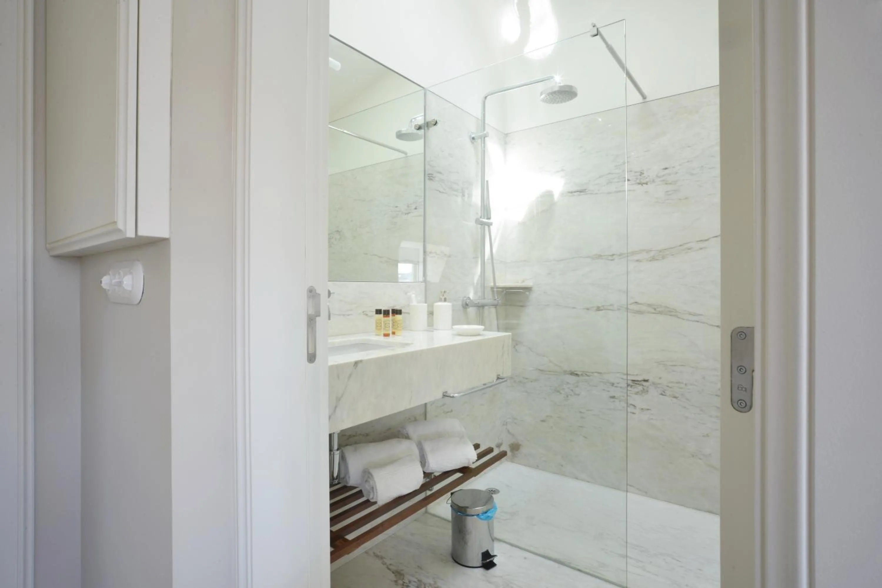 Shower in YOUROPO - Market