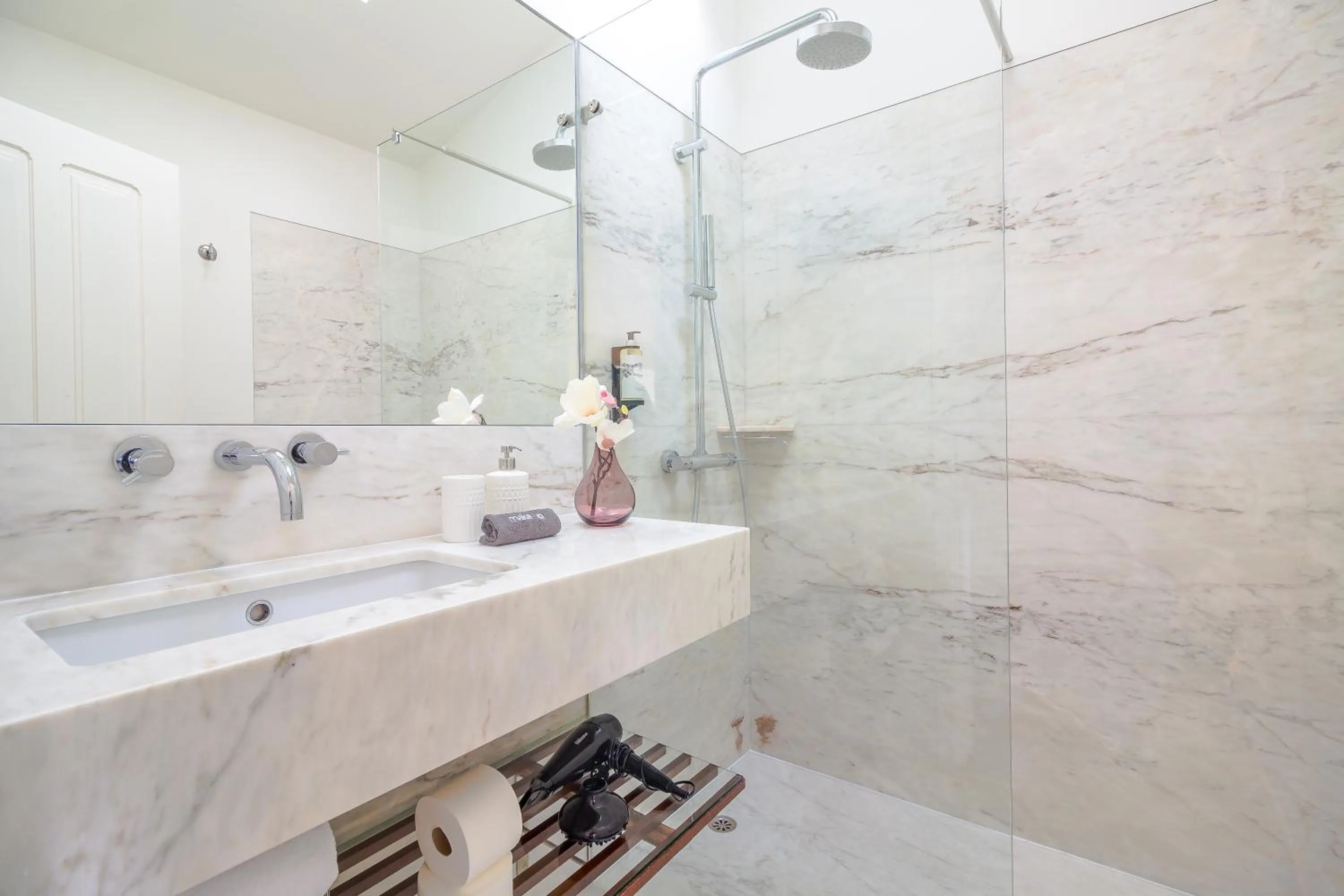 Shower in YOUROPO - Market