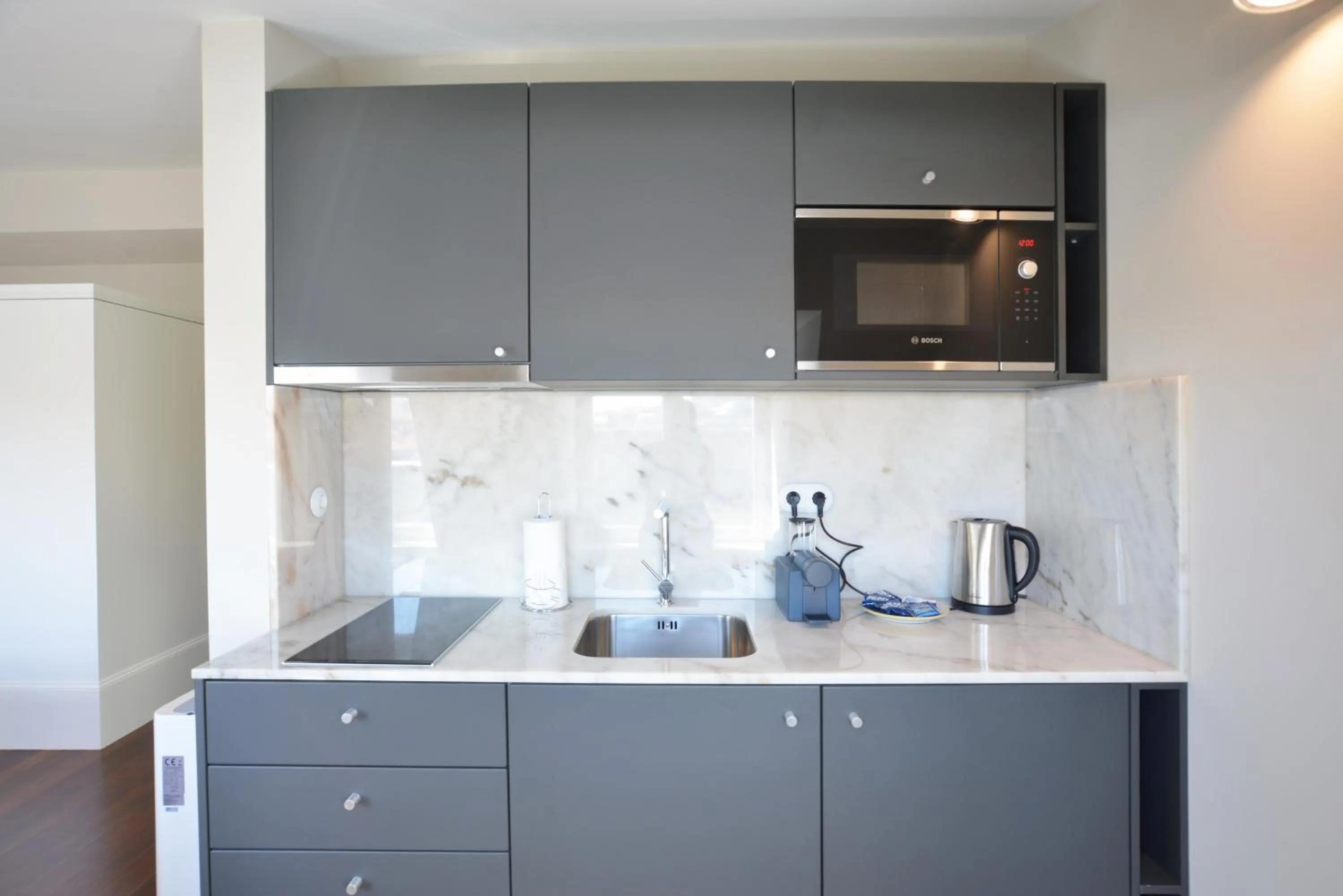 Coffee/tea facilities in YOUROPO - Market