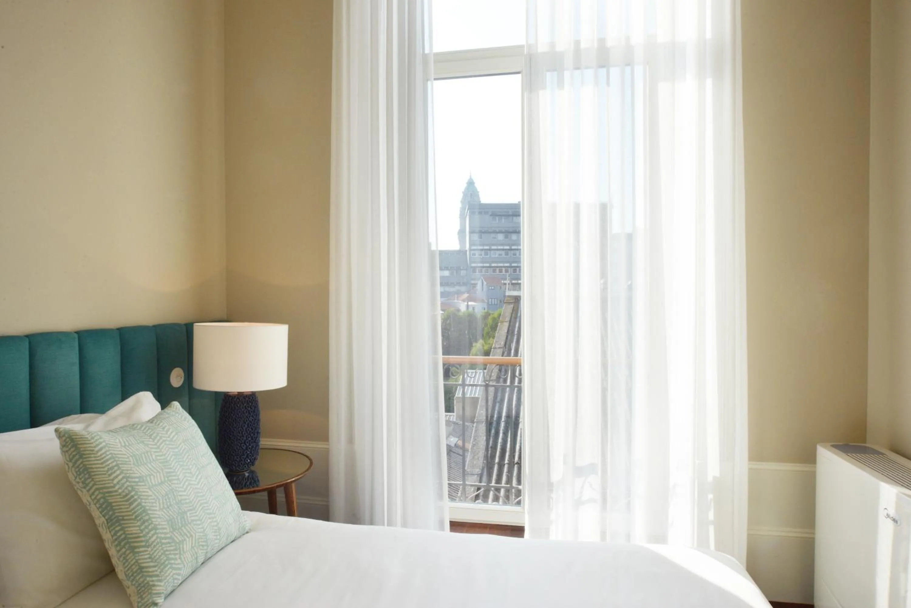 Bed in YOUROPO - Market