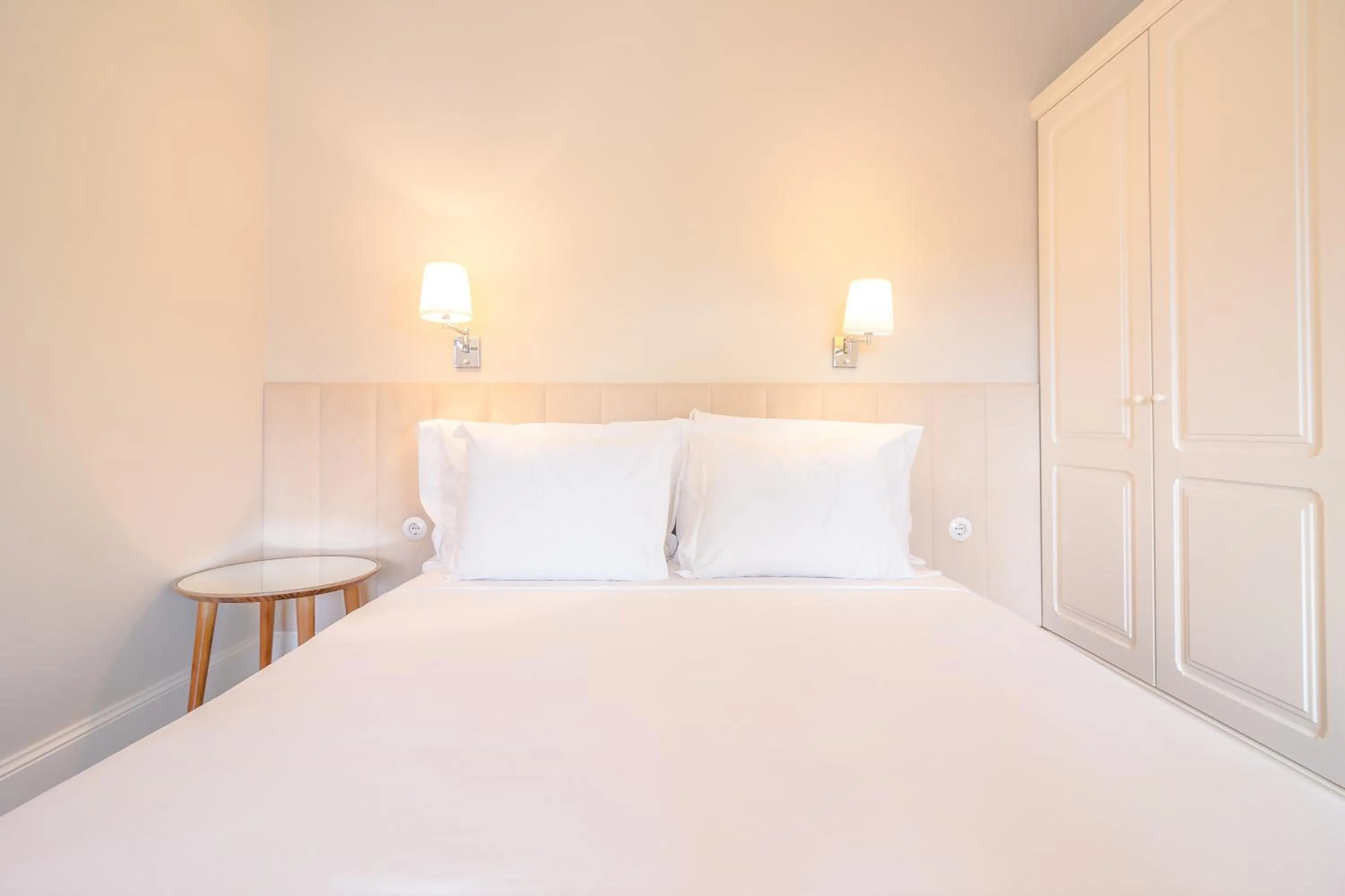 Bed in YOUROPO - Market