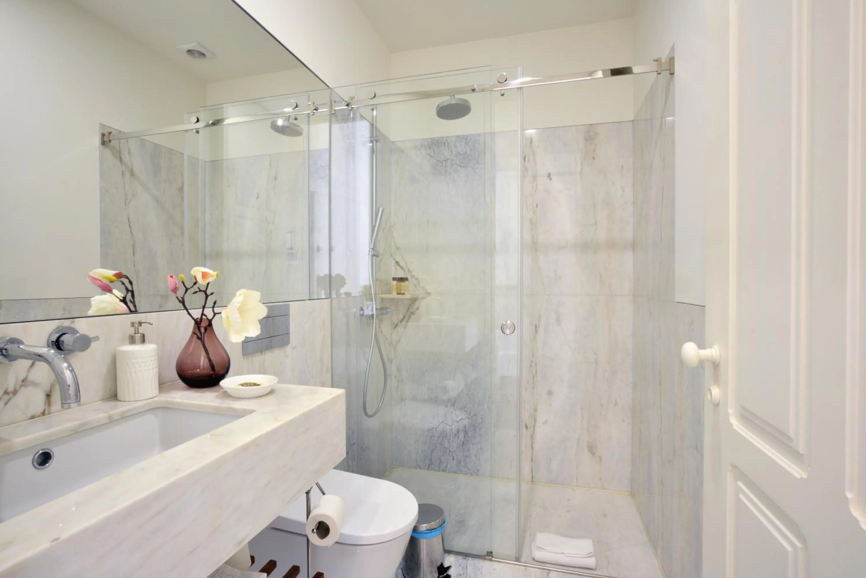 Shower in YOUROPO - Market