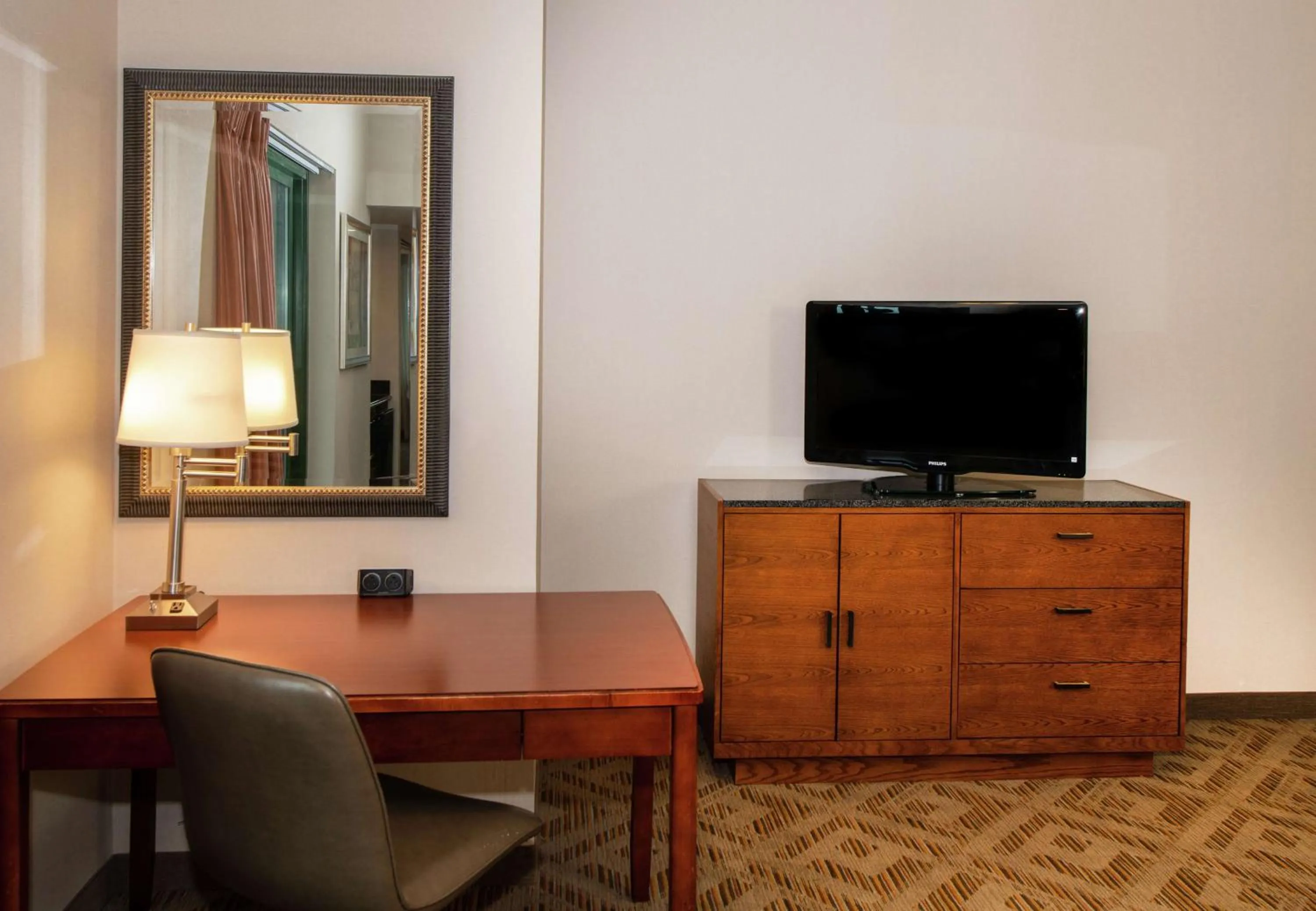 King Executive Suite in DoubleTree Suites by Hilton Hotel Philadelphia West
