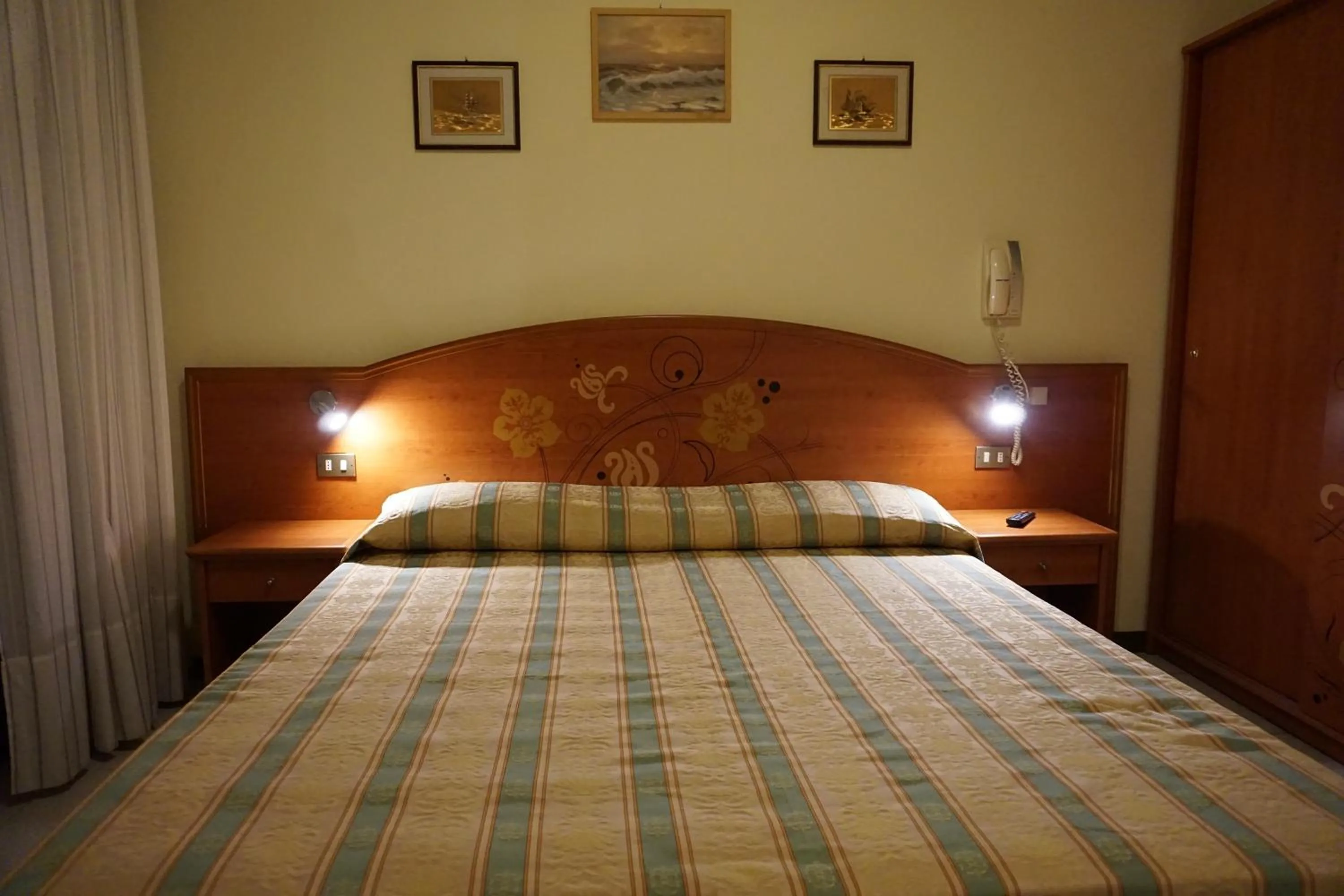 Bed in Hotel Ideal Sottomarina