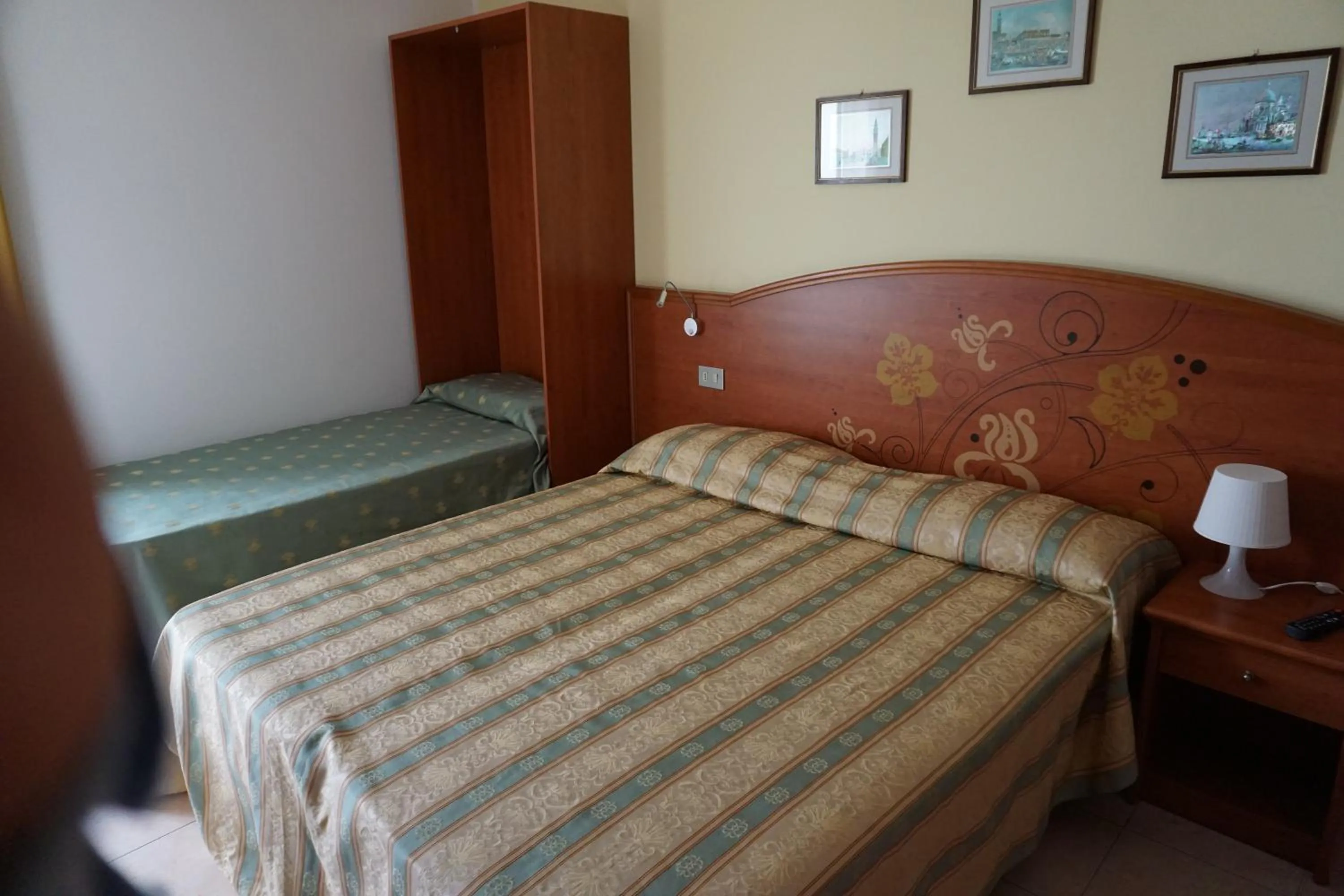 Bed in Hotel Ideal Sottomarina