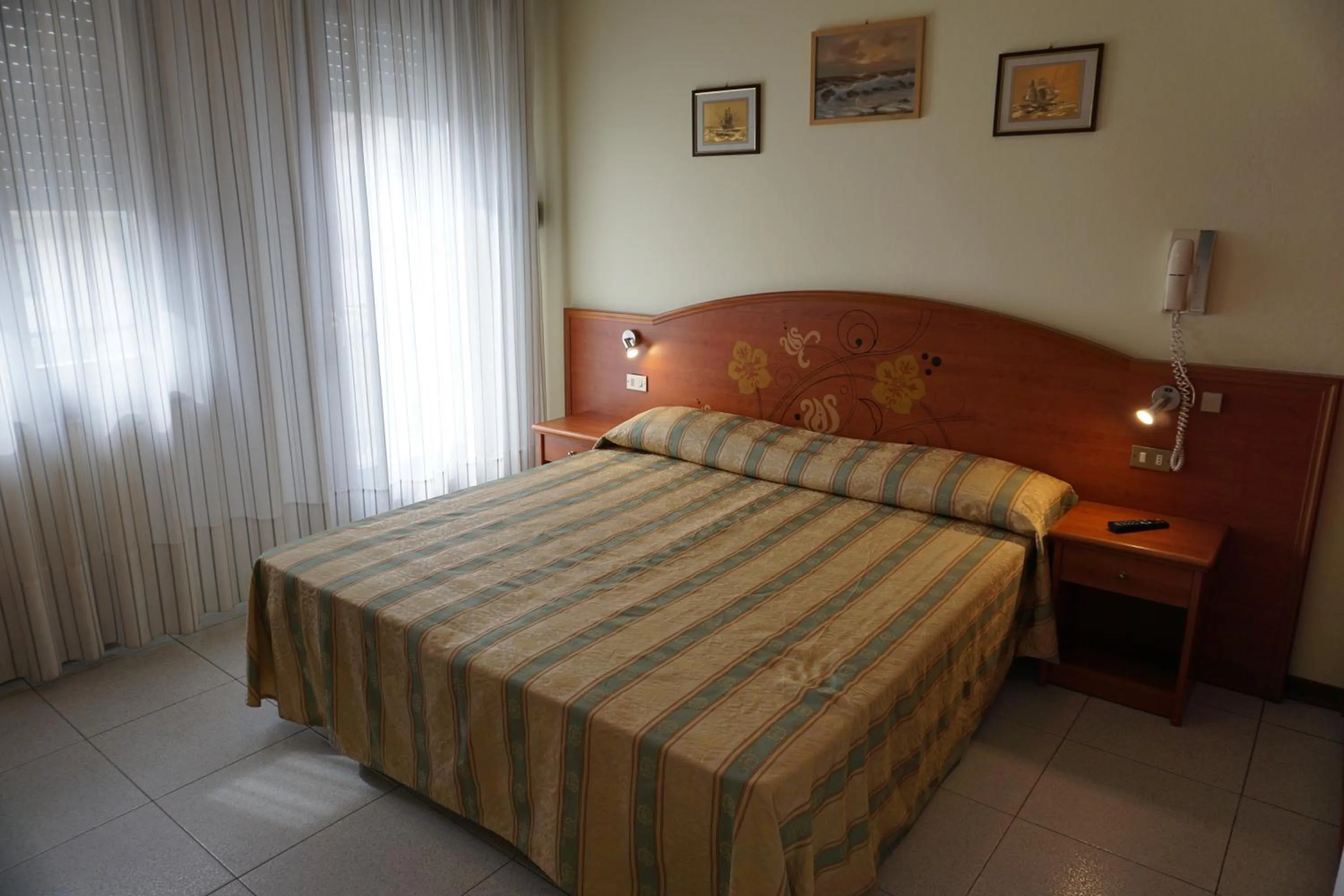 Bed in Hotel Ideal Sottomarina