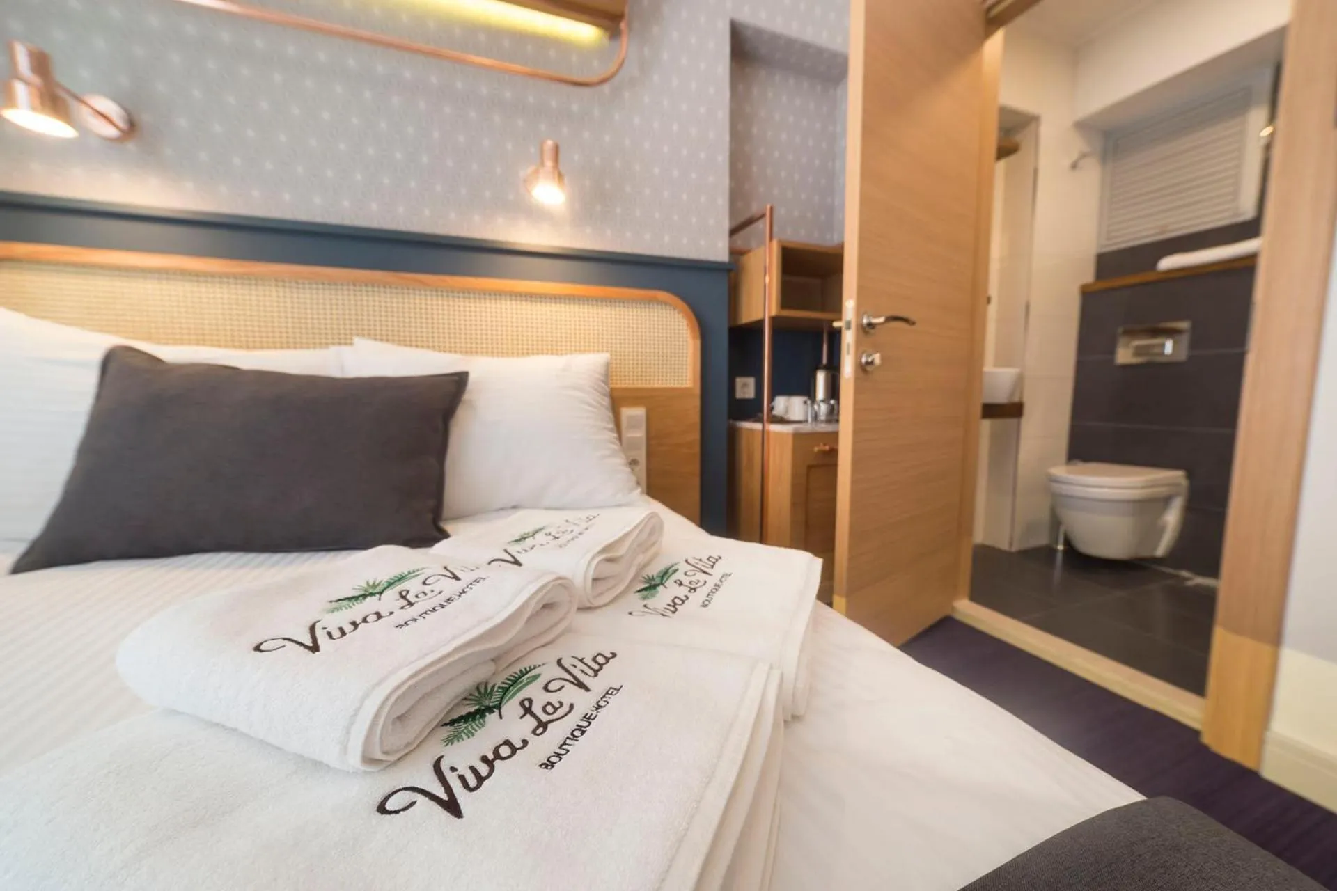 Toilet, Bed in Viva La Vita Butik Otel