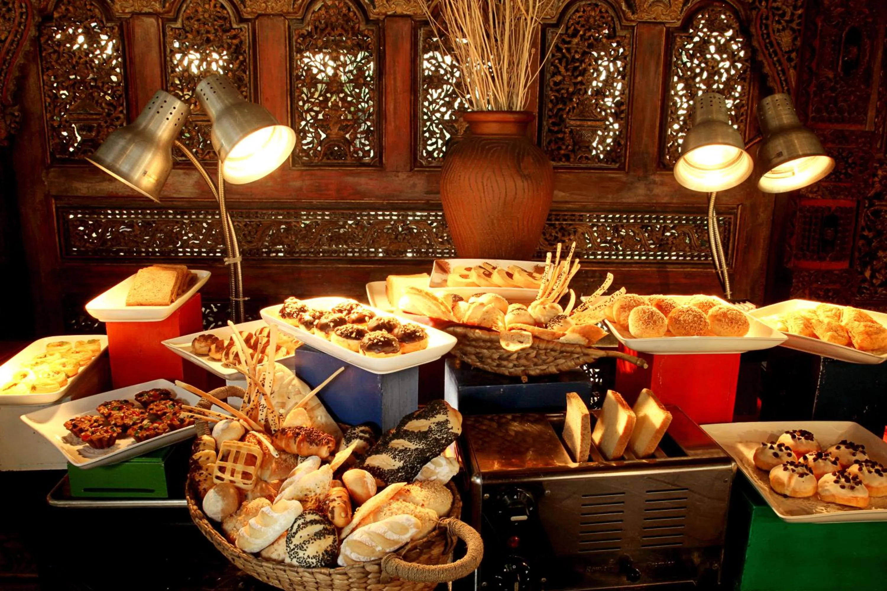 Food and drinks in Laras Asri Resort & Spa