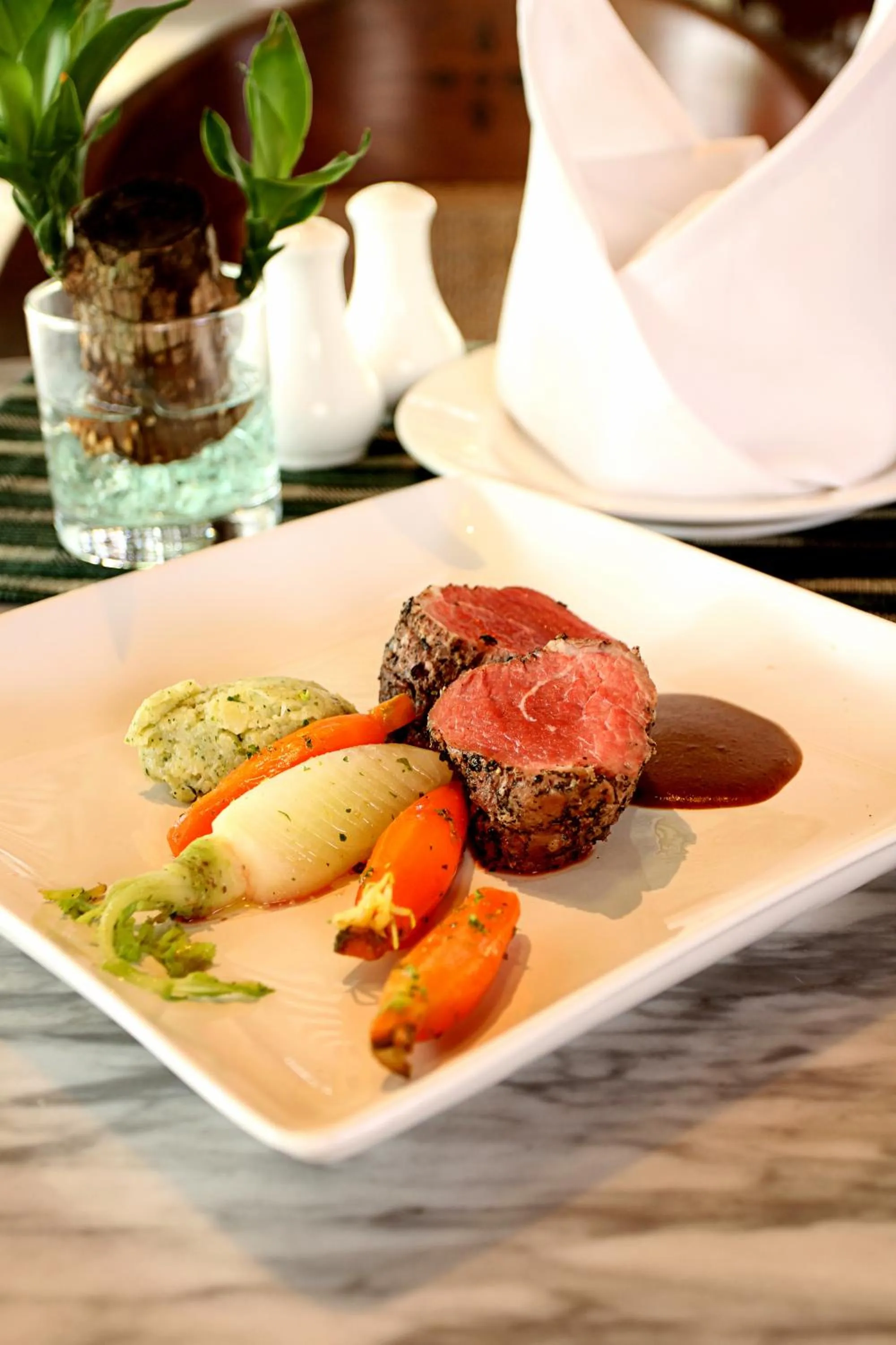 Food and drinks in Laras Asri Resort & Spa