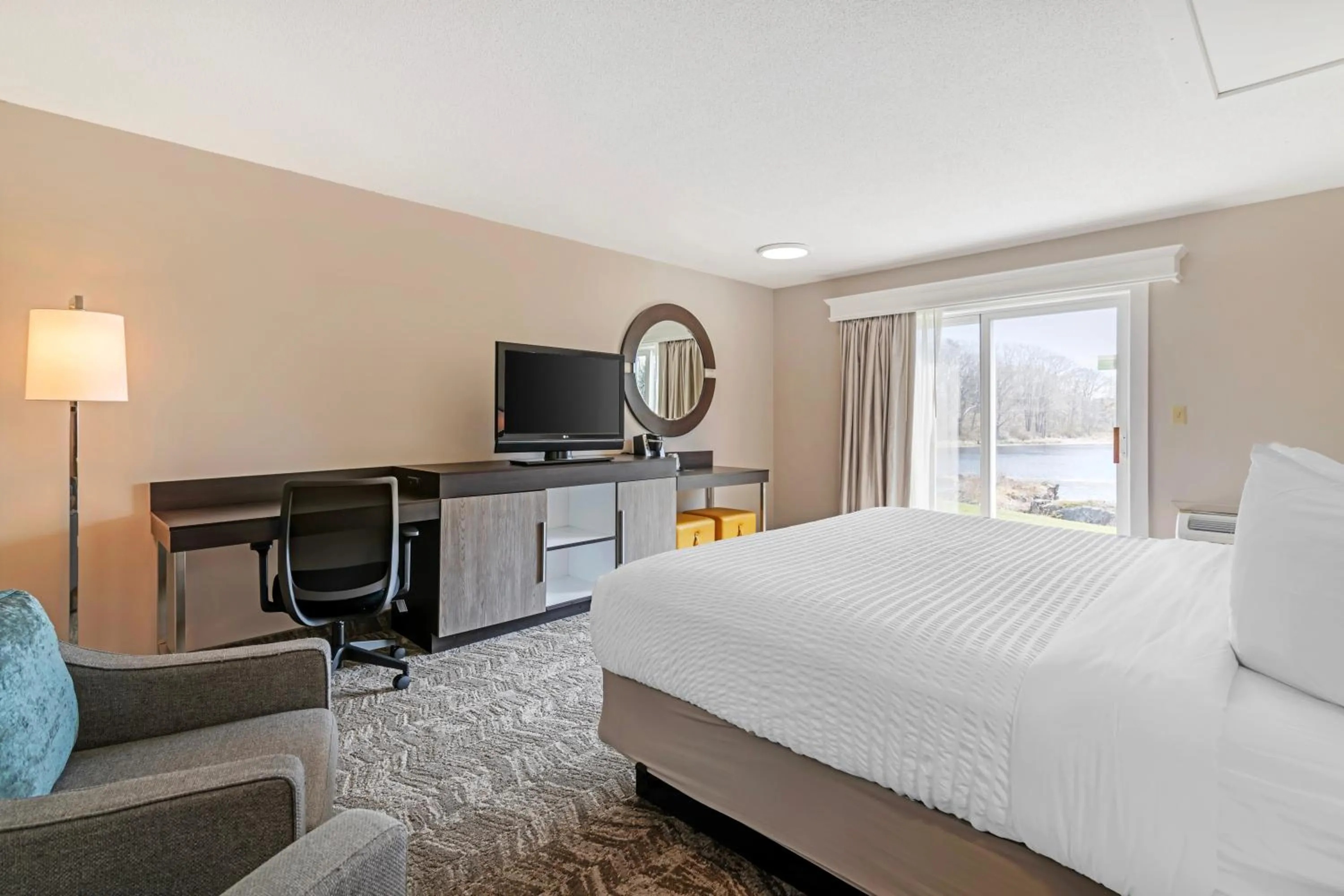 Bedroom, Bed in Ogunquit River Inn & Suites