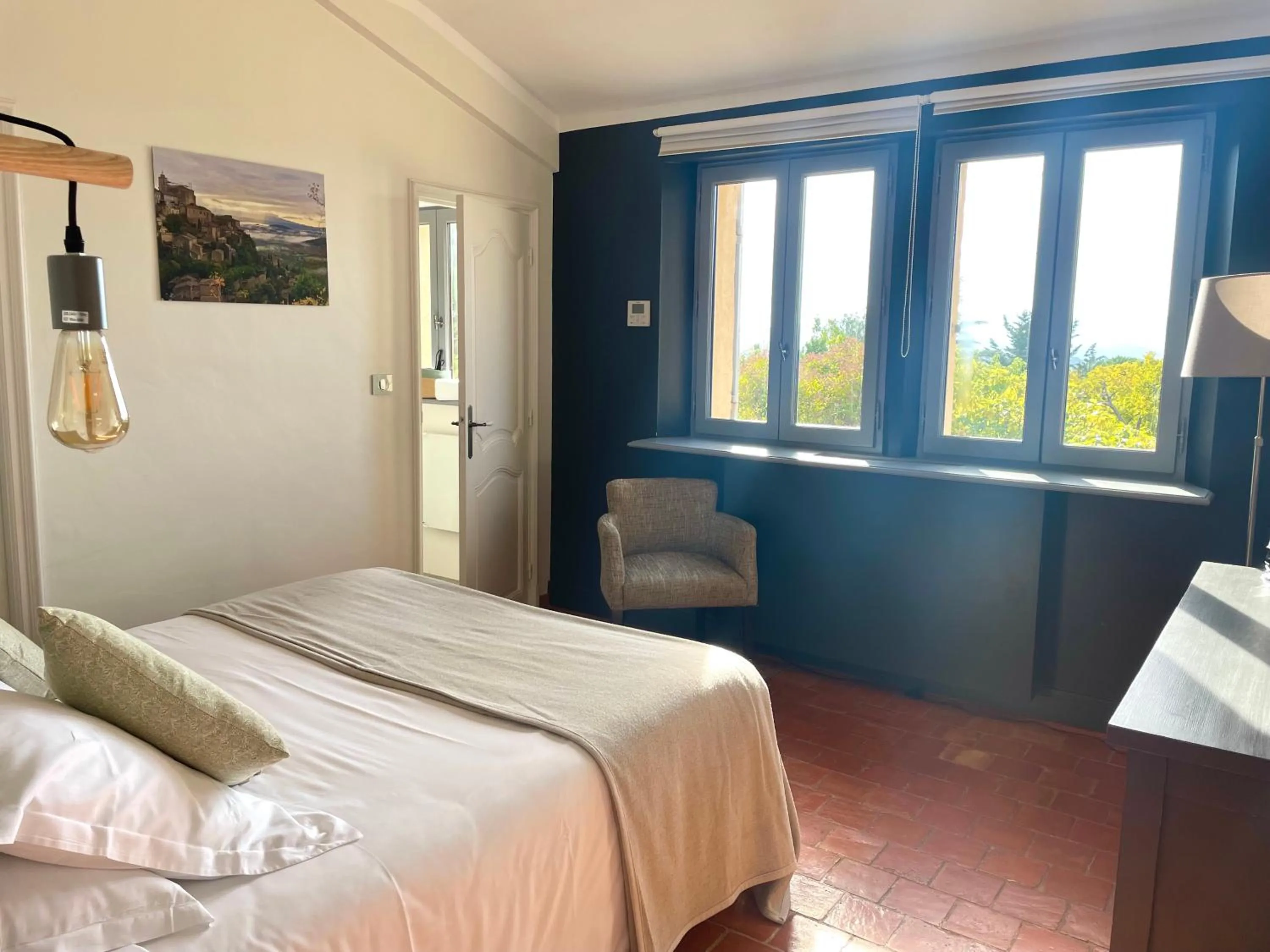 Photo of the whole room, Bed in Domaine de l'Enclos