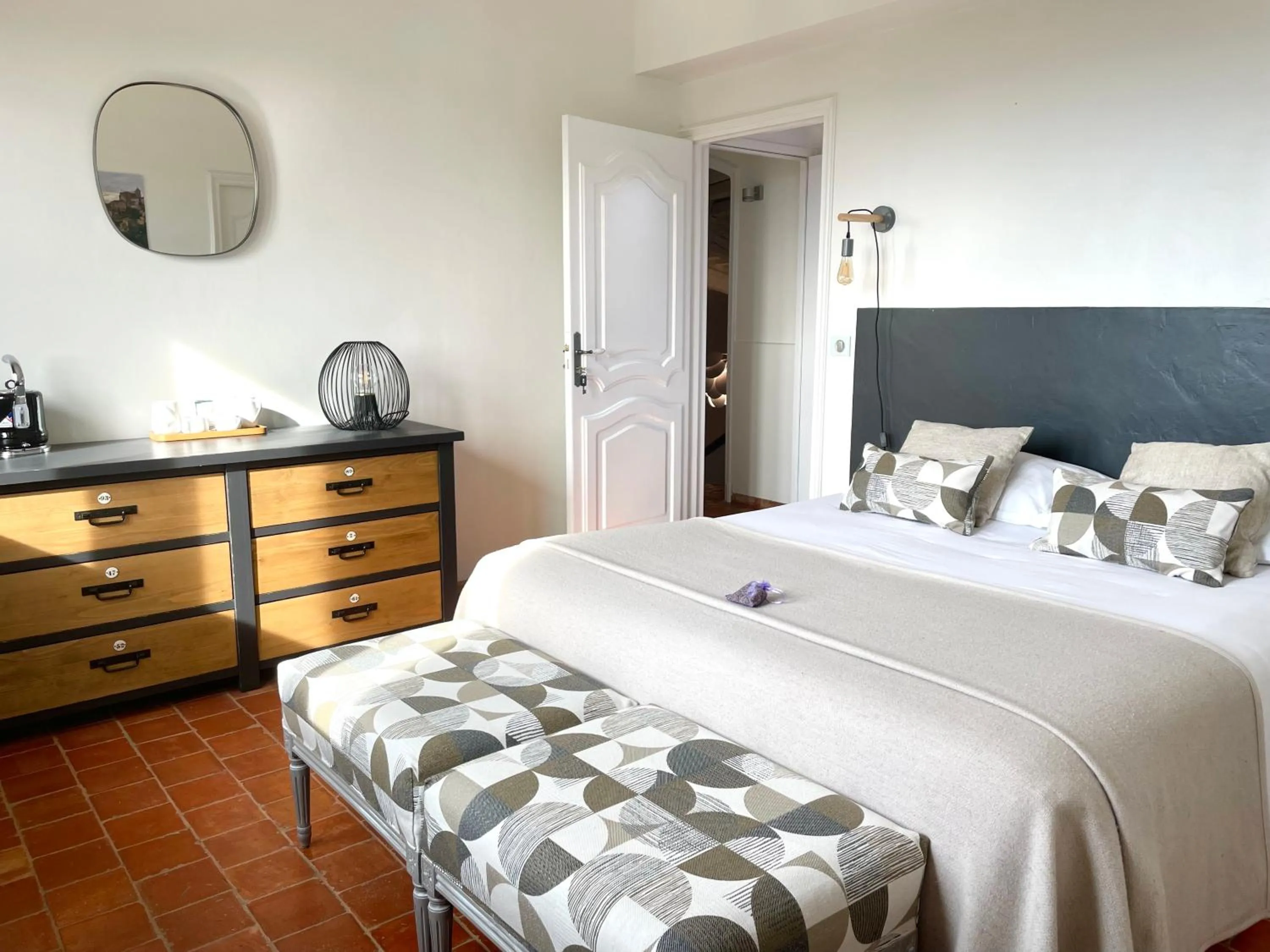 Photo of the whole room, Bed in Domaine de l'Enclos