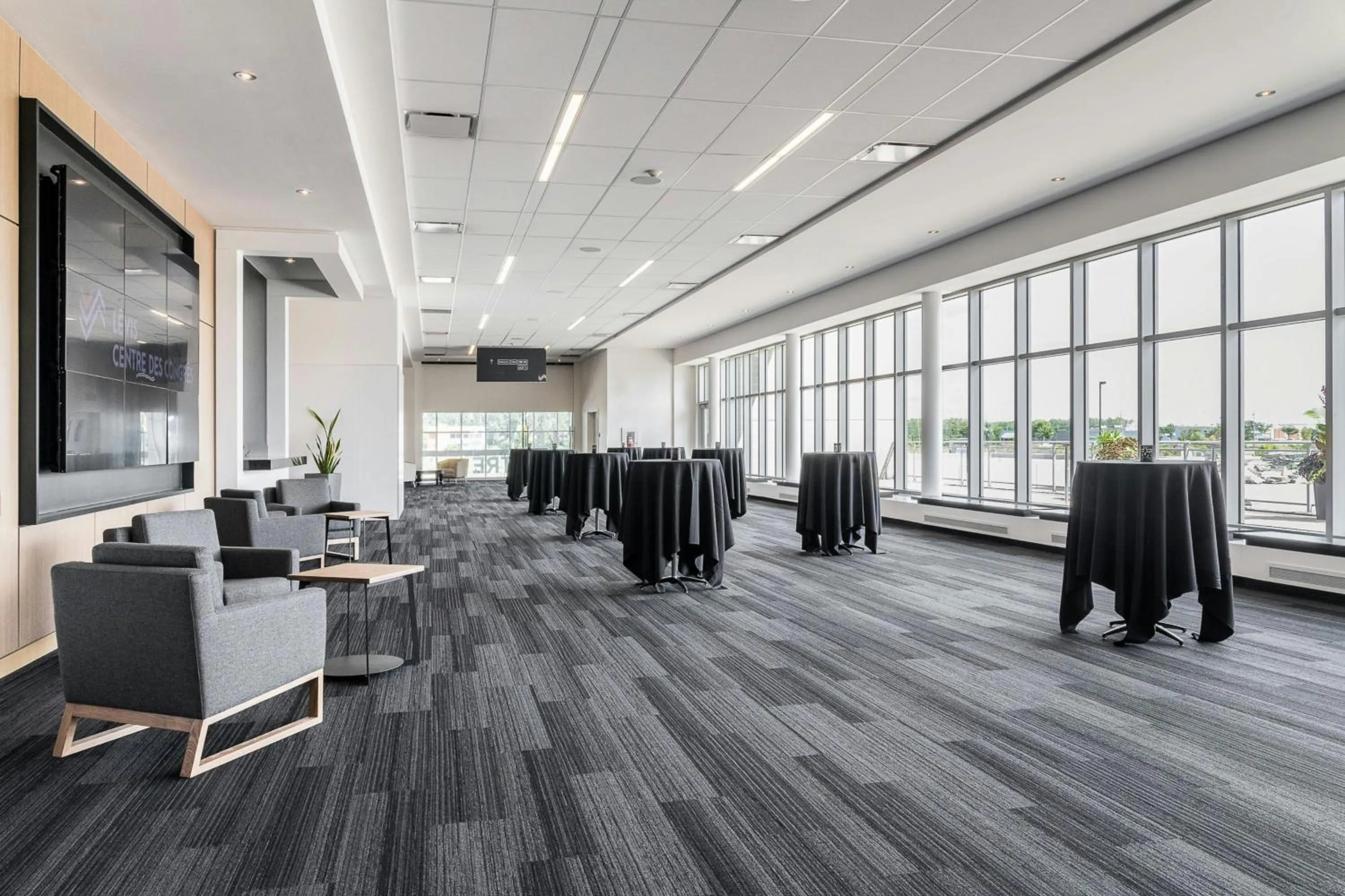 Meeting/conference room in Four Points by Sheraton Lévis Convention Centre