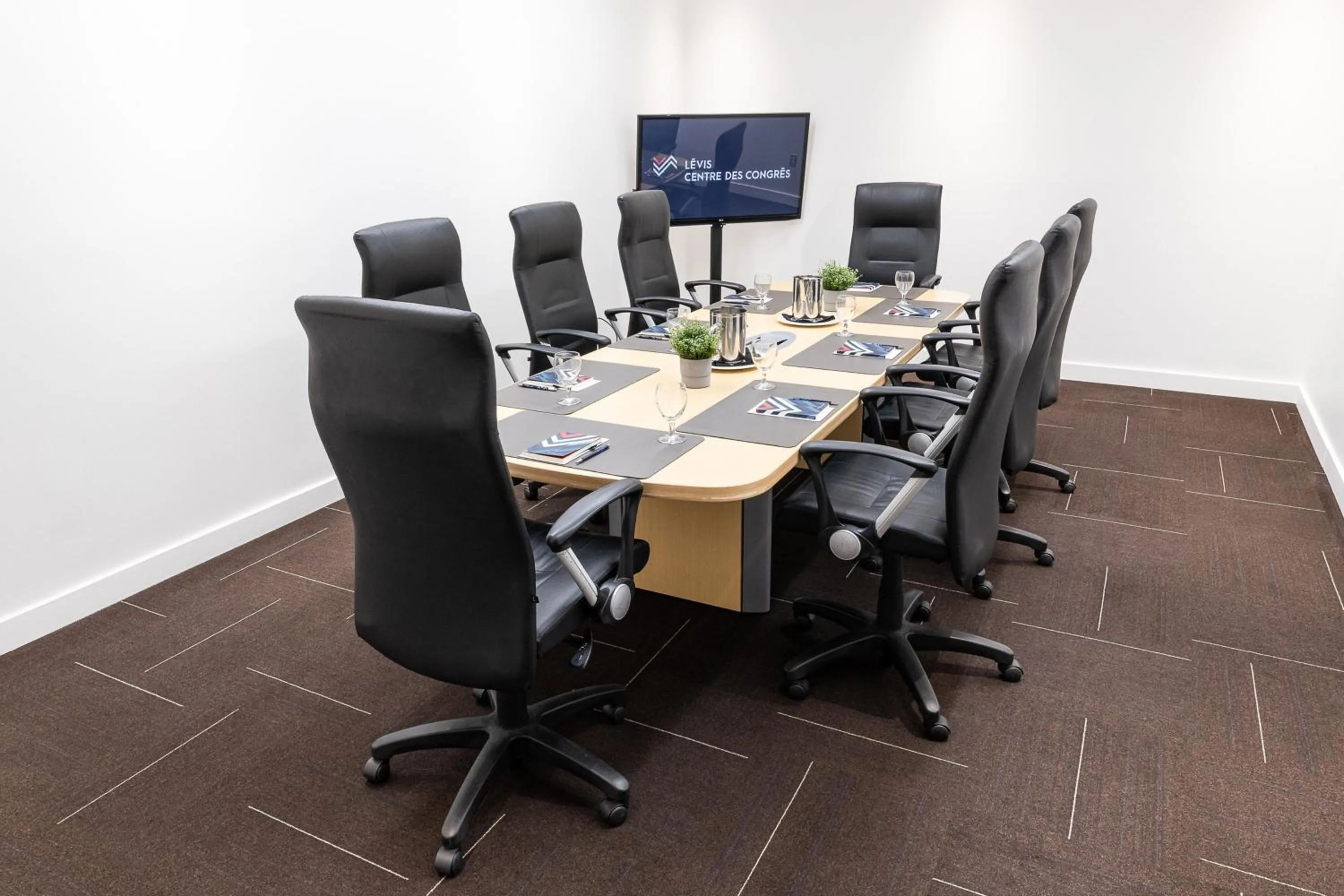 Meeting/conference room in Four Points by Sheraton Lévis Convention Centre