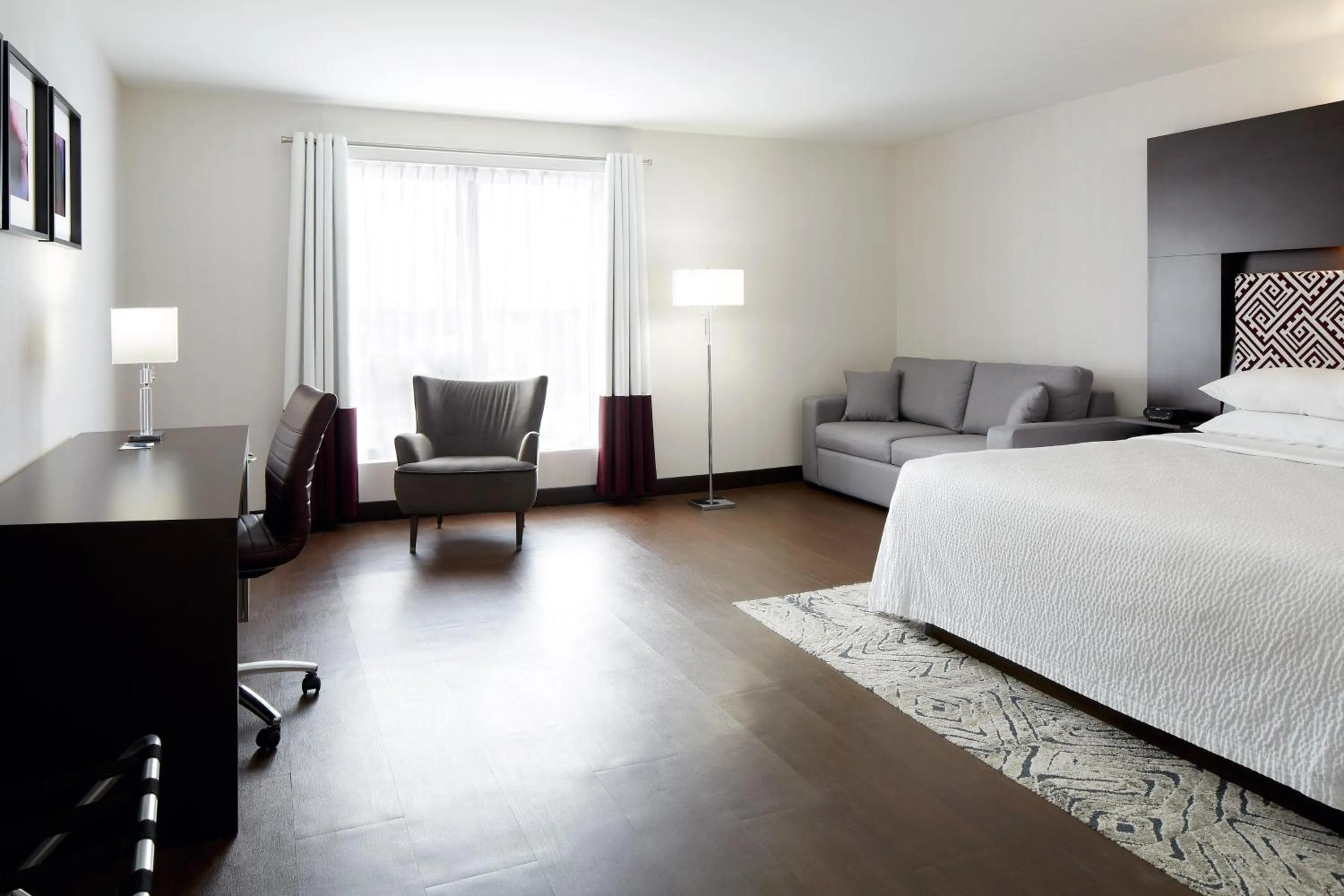 Photo of the whole room, Bed in Four Points by Sheraton Lévis Convention Centre