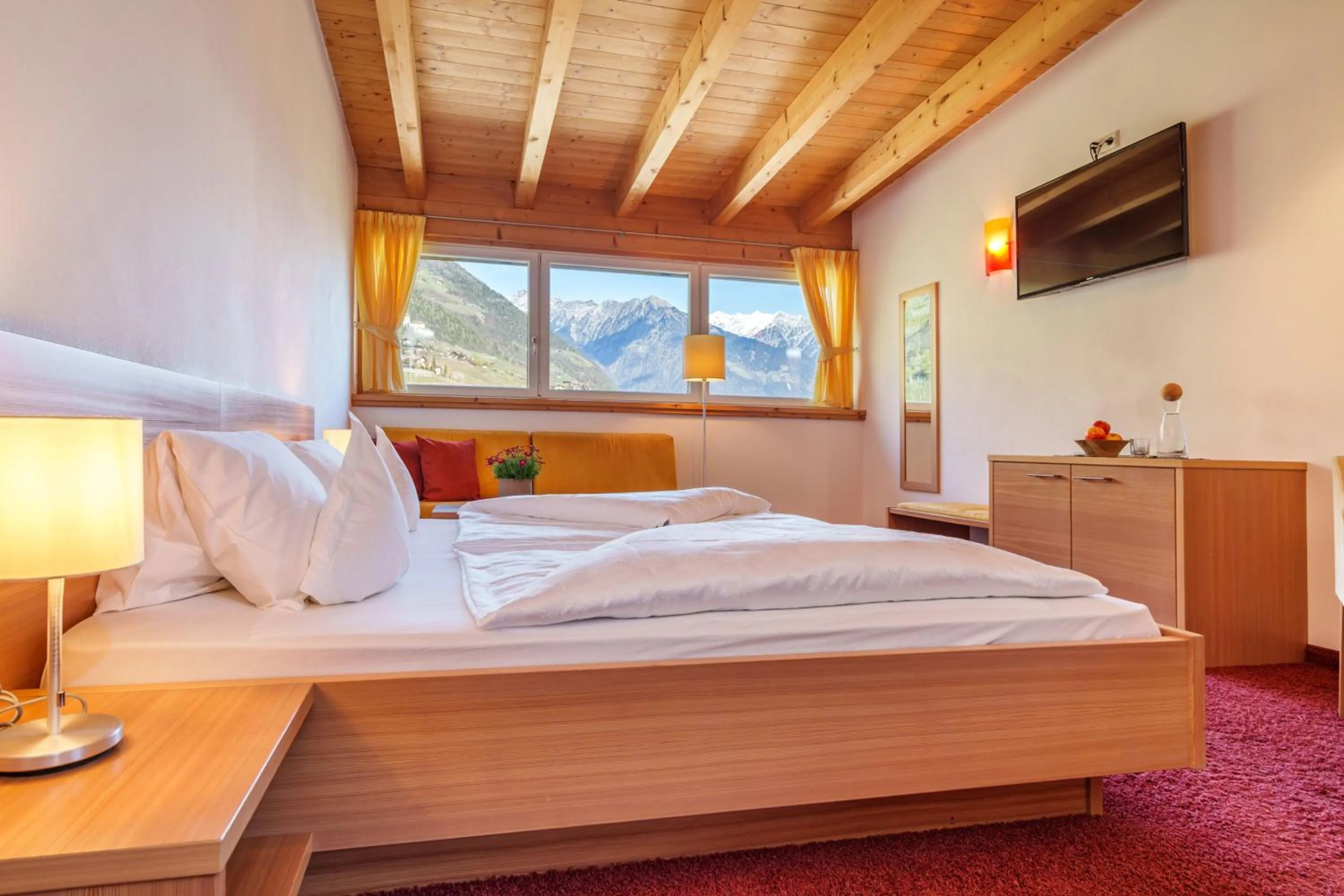 View (from property/room), Bed in Hotel Törggelehof