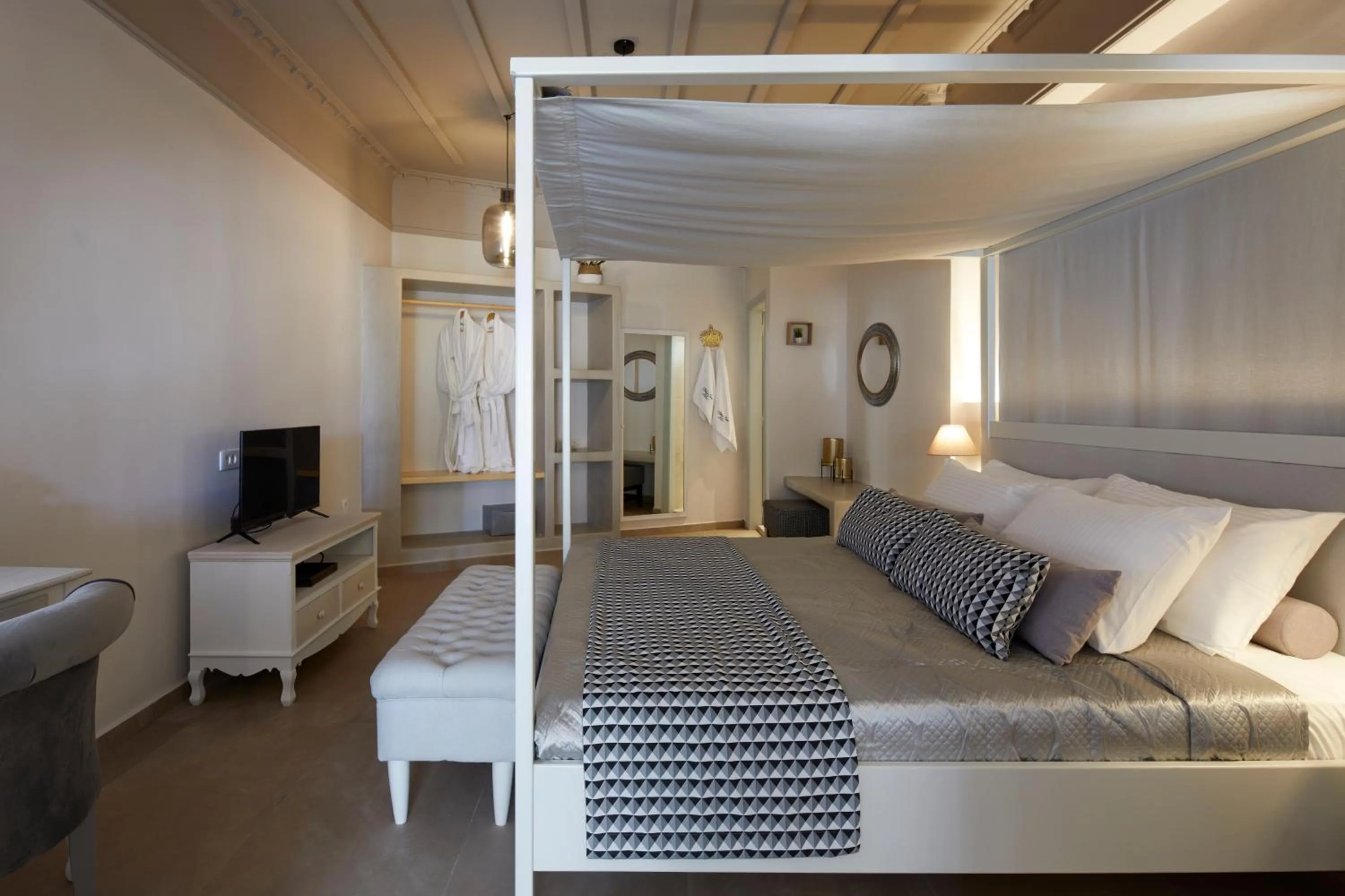 Bedroom, Bed in Blue Sea Hotel