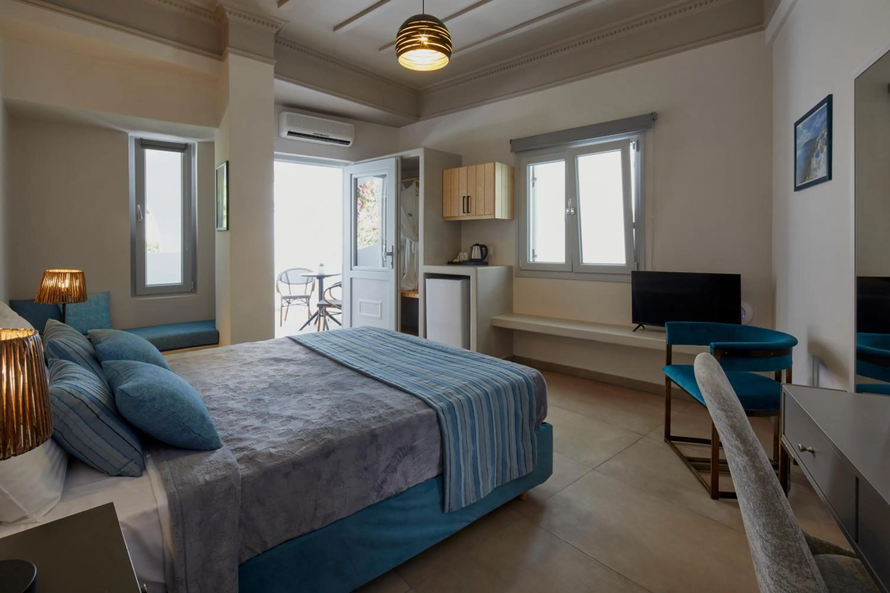 Bedroom, Bed in Blue Sea Hotel