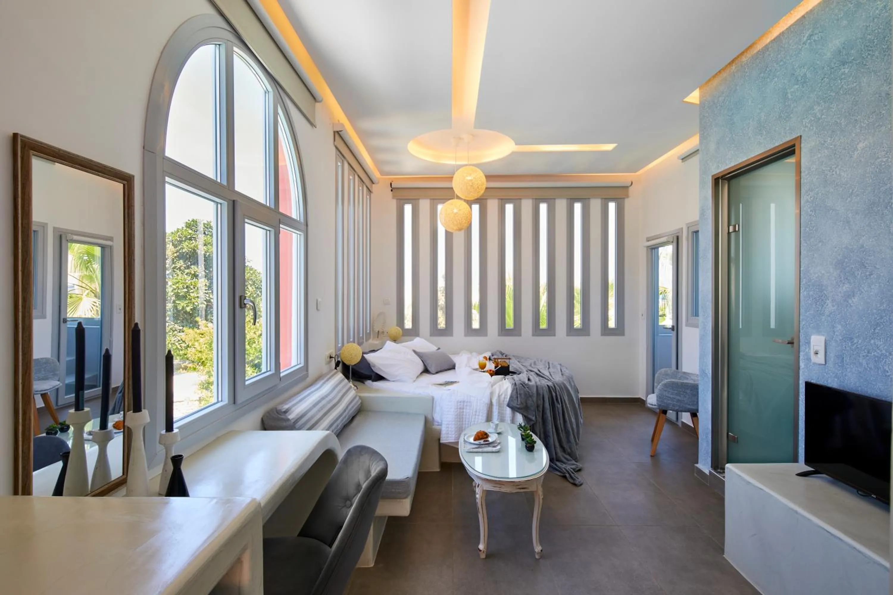 Bedroom, Bed in Blue Sea Hotel