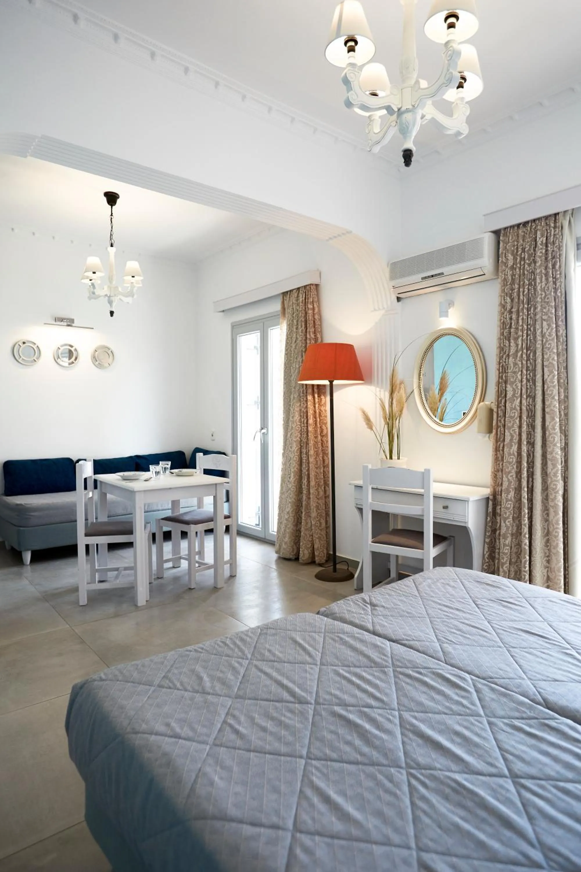 Bedroom, Bed in Blue Sea Hotel