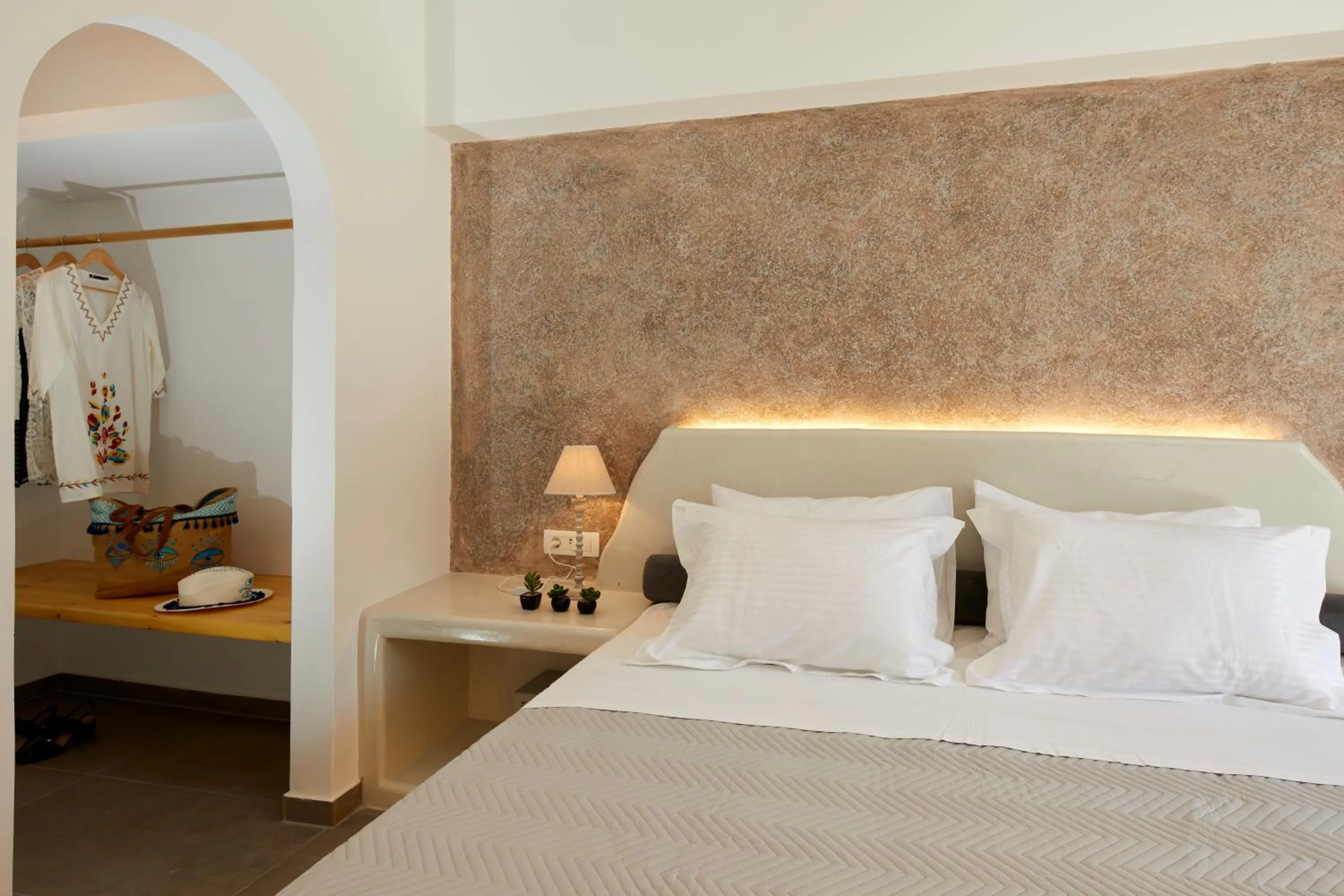 Bedroom, Bed in Blue Sea Hotel