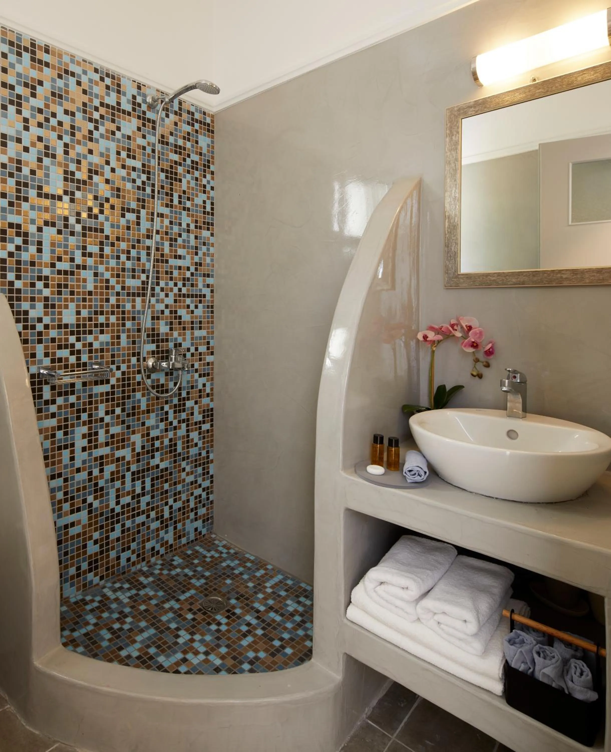 Shower in Blue Sea Hotel