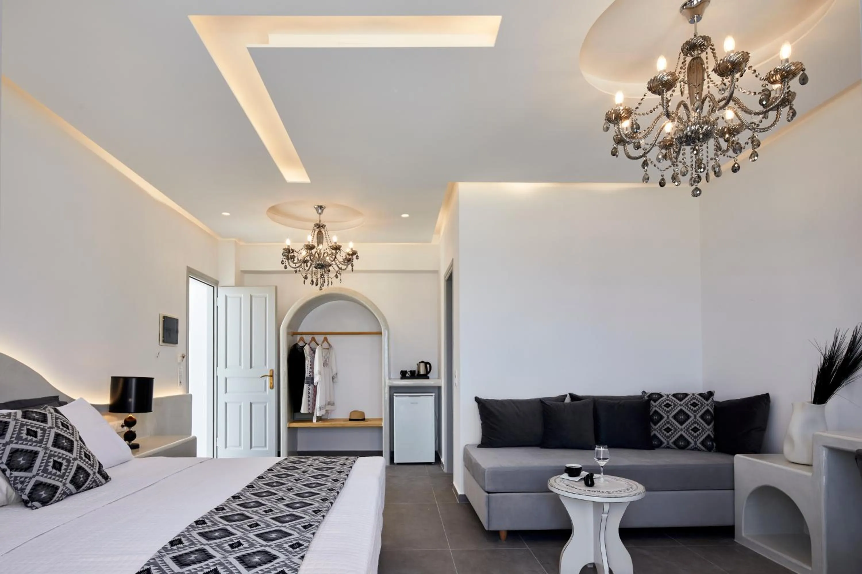 Seating area, Bed in Blue Sea Hotel