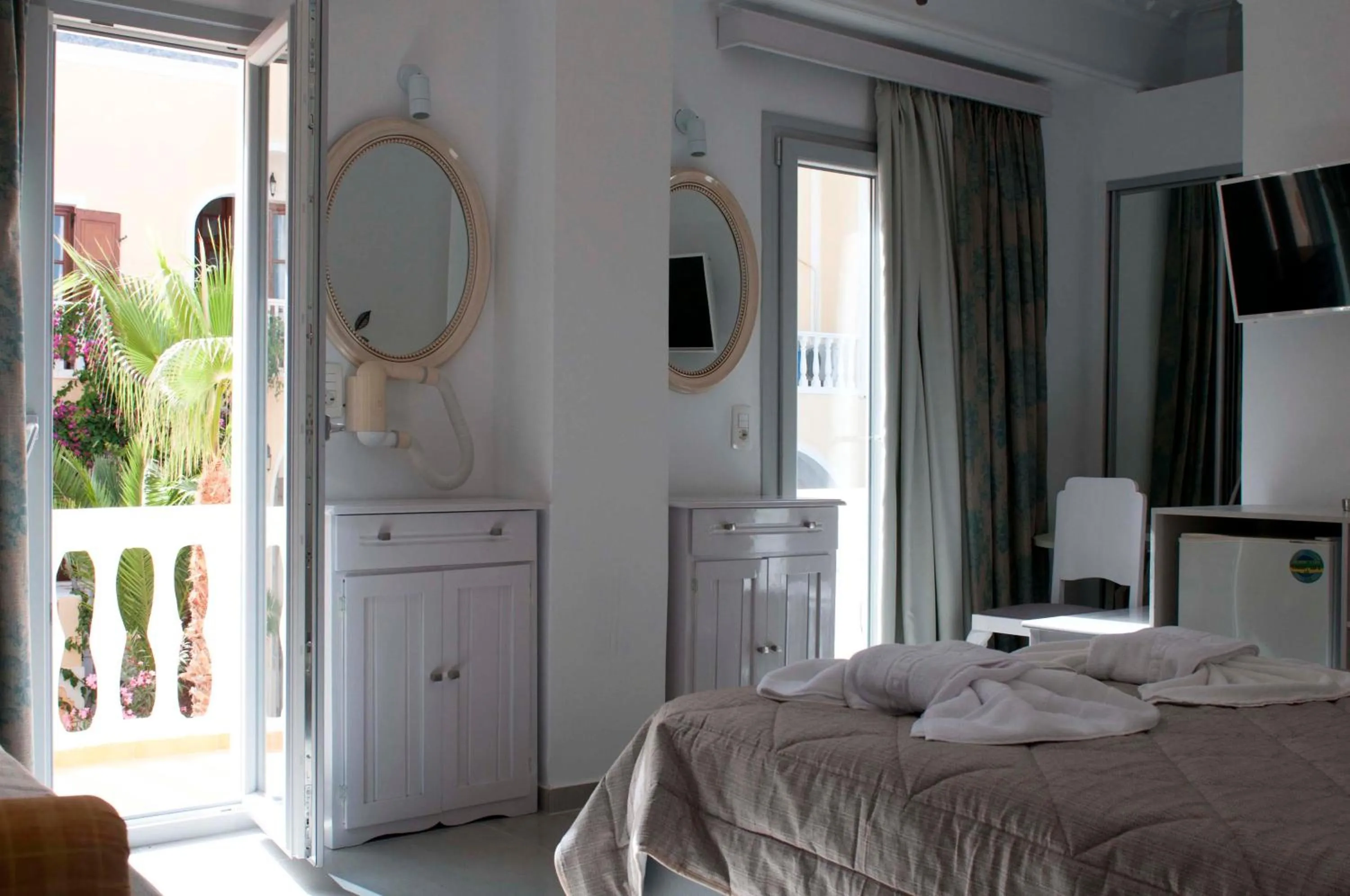 Time of day, Bed in Blue Sea Hotel