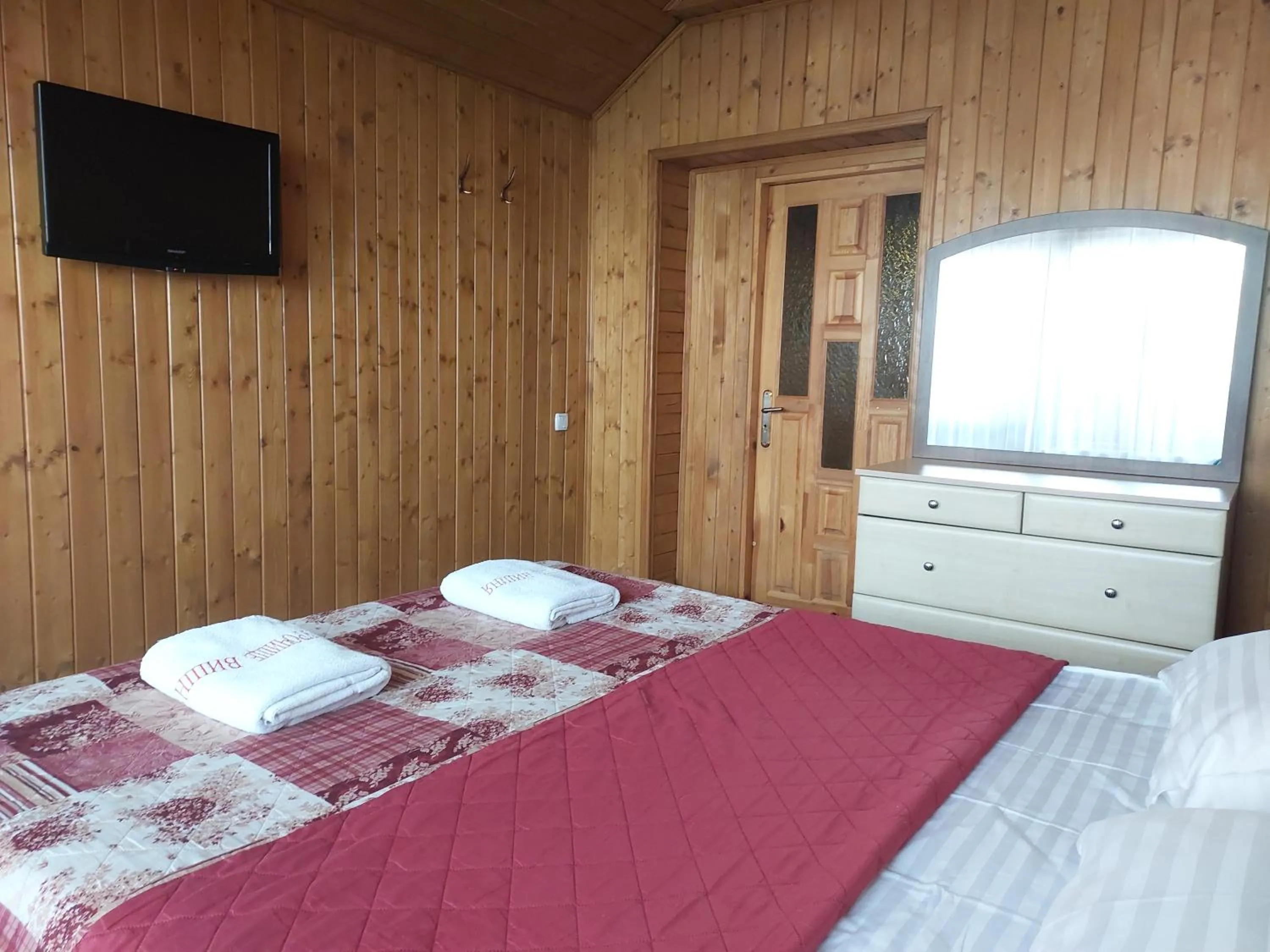 Bed in Urochyshe Vyshnya