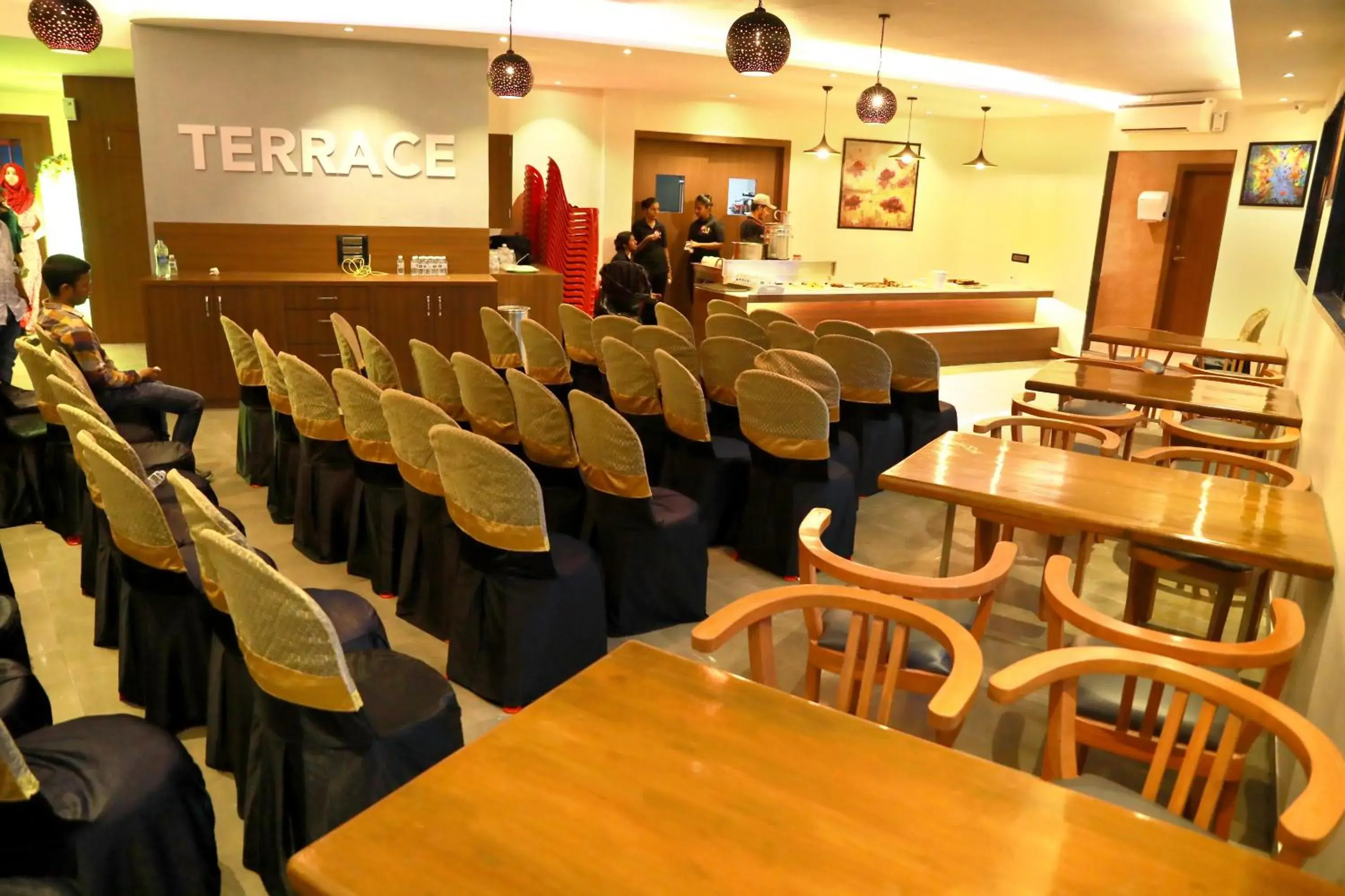 Restaurant/places to eat in Aura One Hotel Restaurant/places to eat in Aura One Hotel