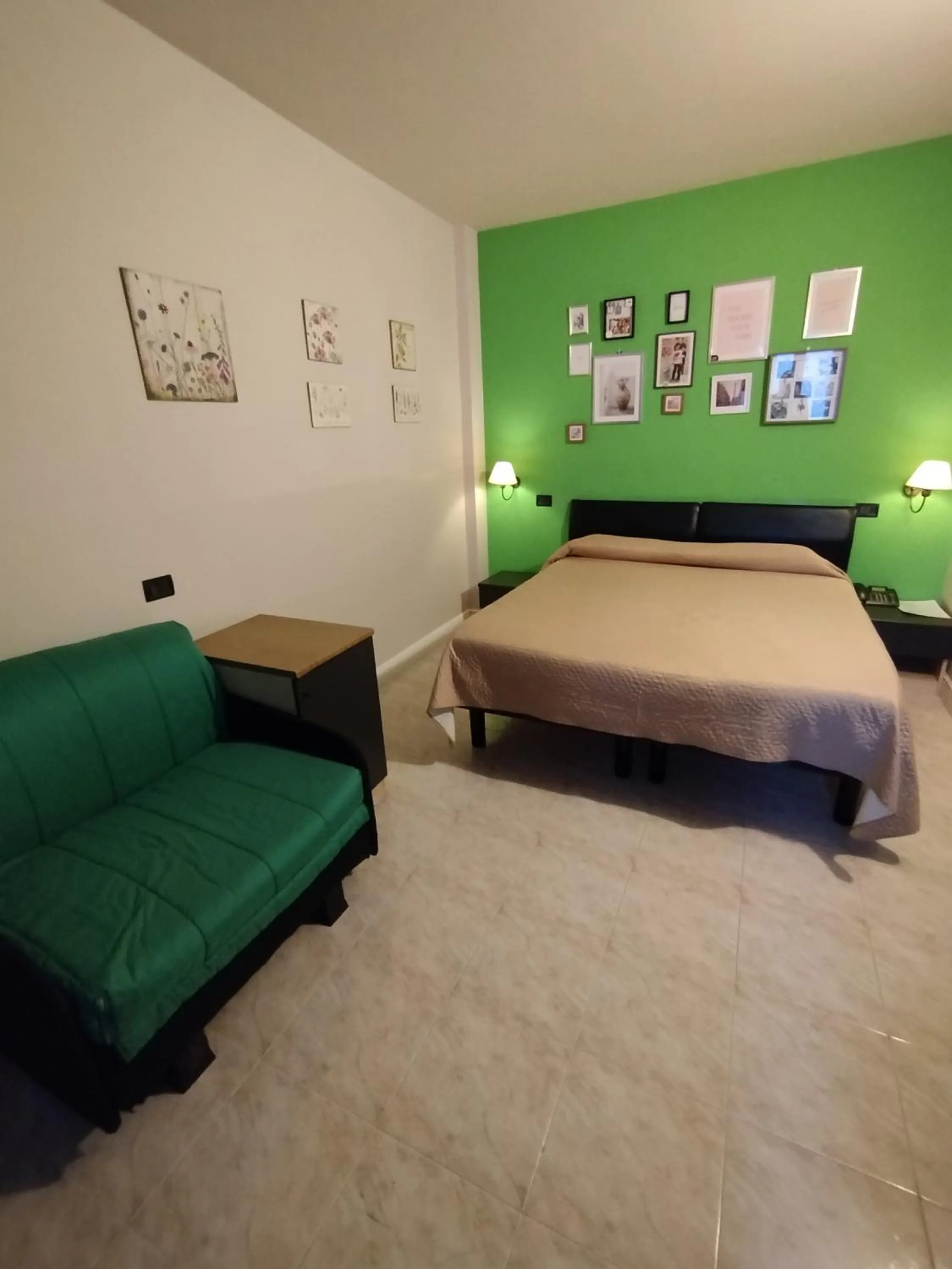 Bed in Hotel Milano San Giovanni Lupatoto