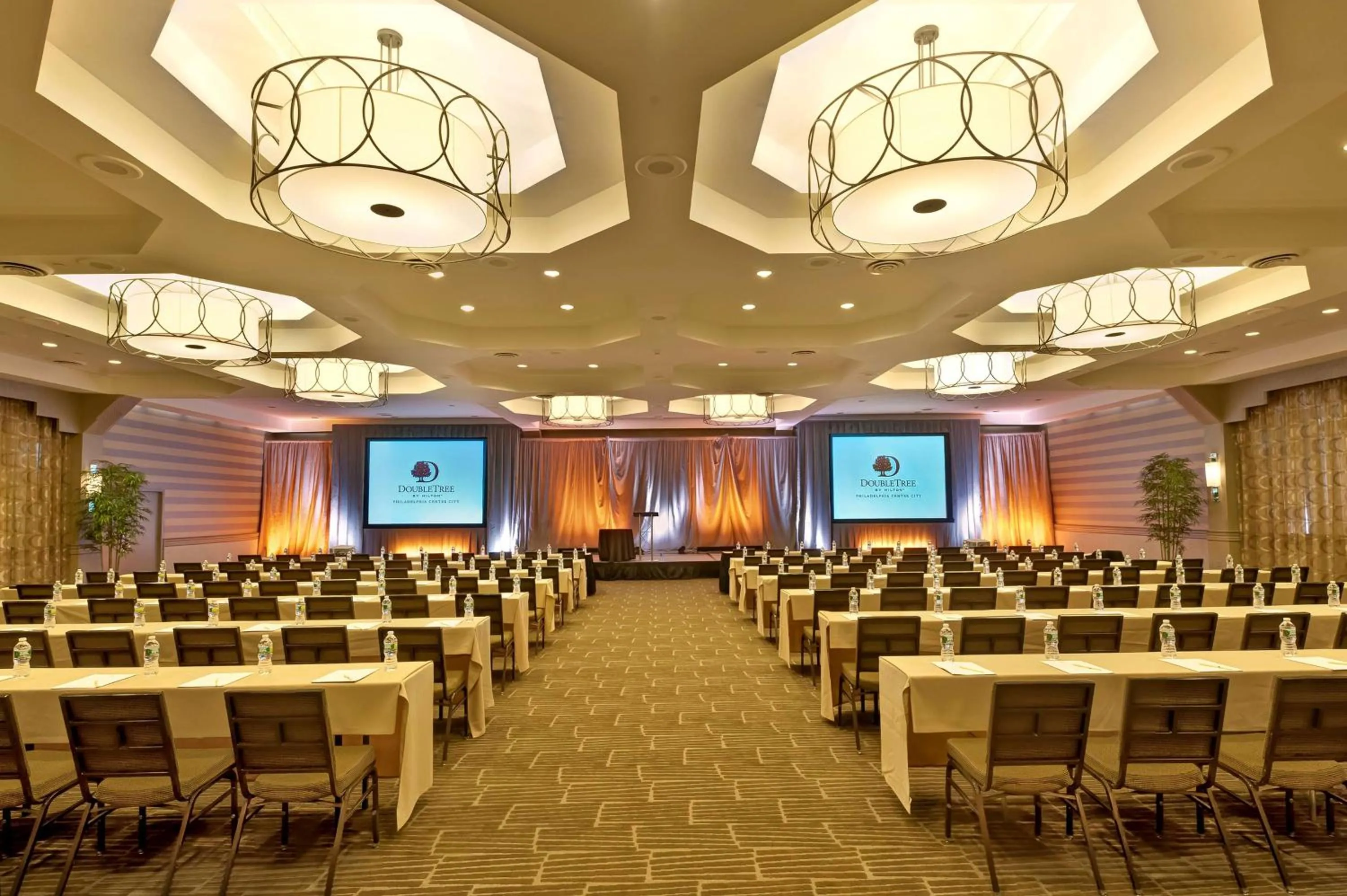 Meeting/conference room in DoubleTree by Hilton Hotel Philadelphia Center City