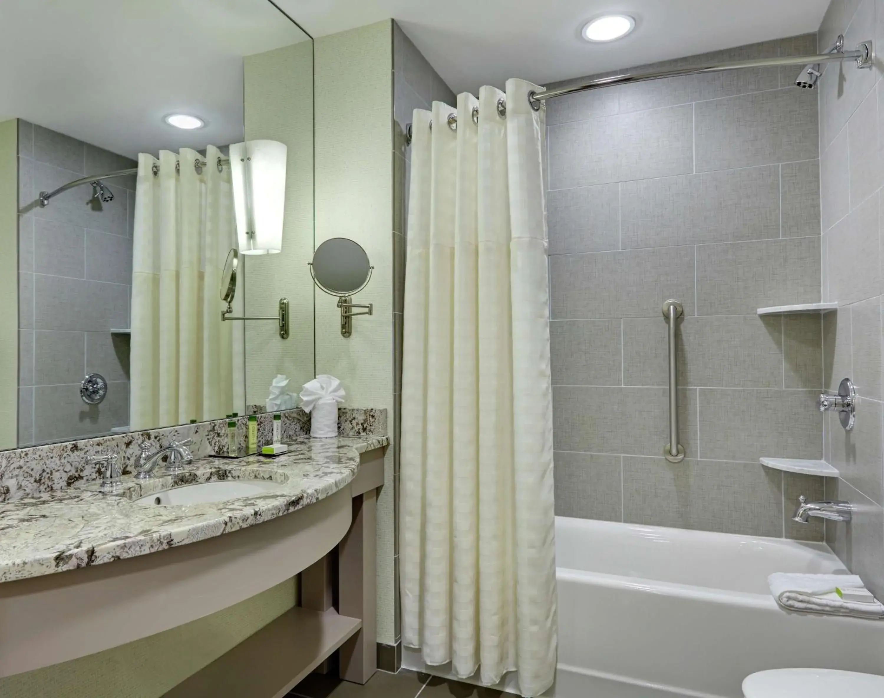 Bathroom in DoubleTree by Hilton Hotel Philadelphia Center City Bathroom in DoubleTree by Hilton Hotel Philadelphia Center City