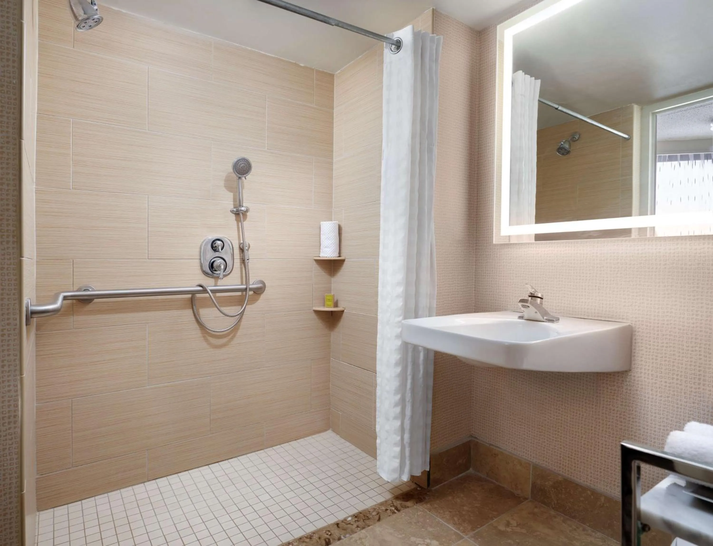 Bathroom in DoubleTree by Hilton Hotel Philadelphia Center City