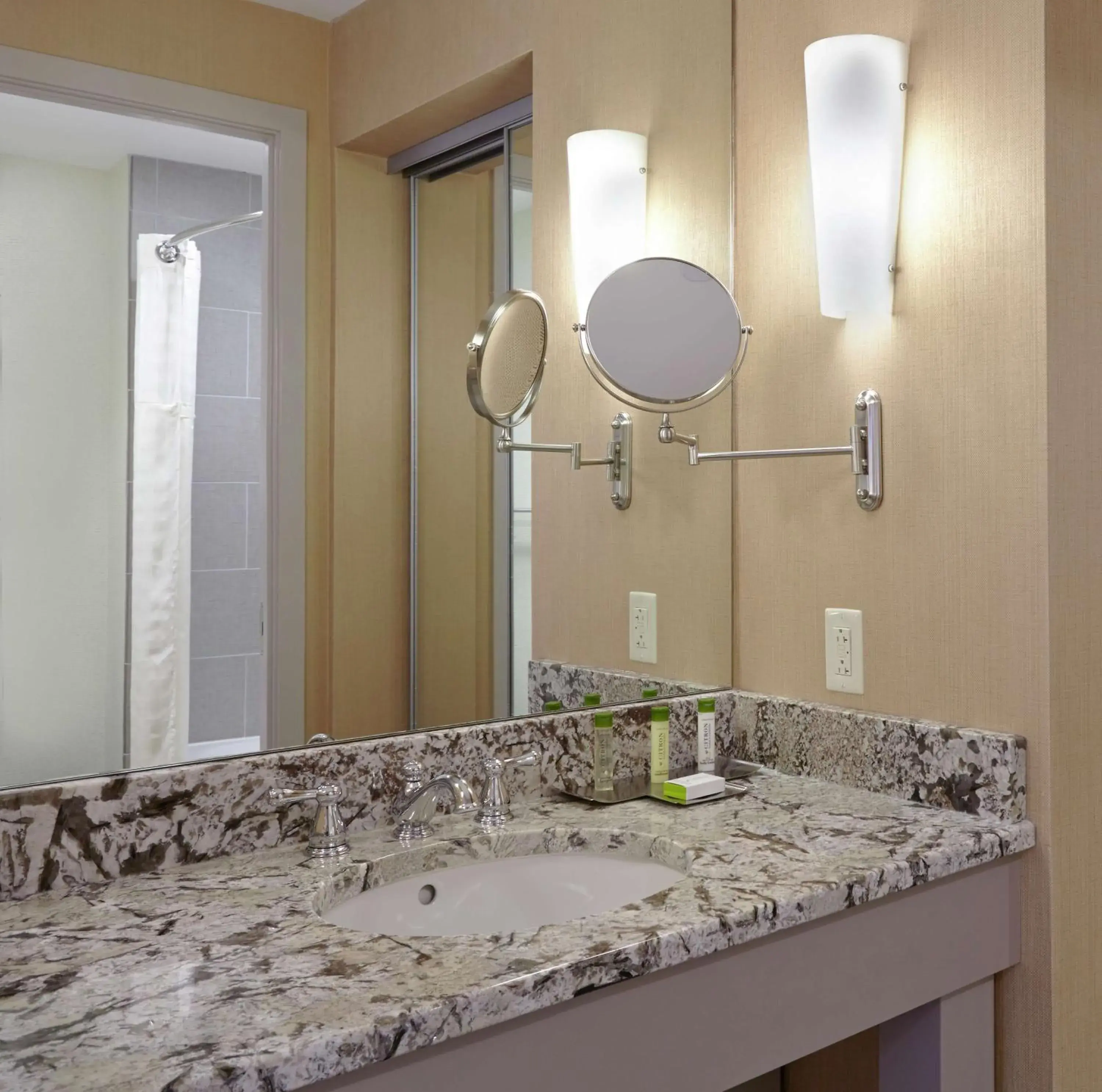 Bathroom in DoubleTree by Hilton Hotel Philadelphia Center City Bathroom in DoubleTree by Hilton Hotel Philadelphia Center City