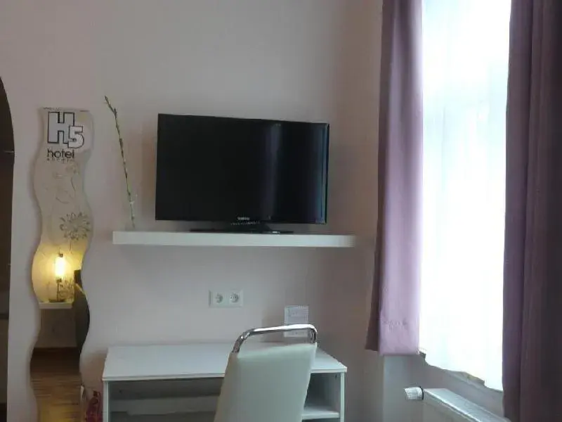 Standard Double Room - single occupancy in H5 Hotel Bremen Standard Double Room - single occupancy in H5 Hotel Bremen