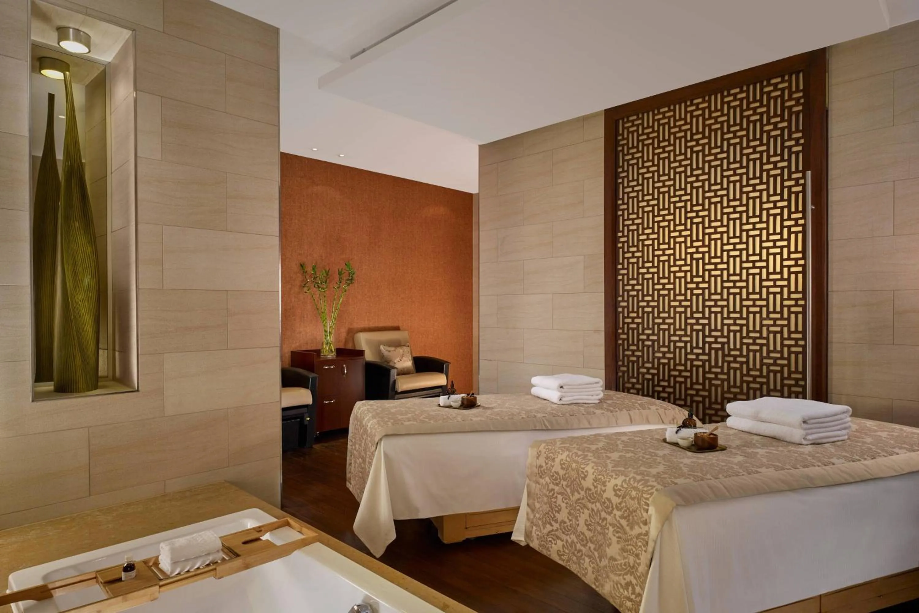 Spa and wellness centre/facilities, Bed in The Ritz-Carlton, Vienna