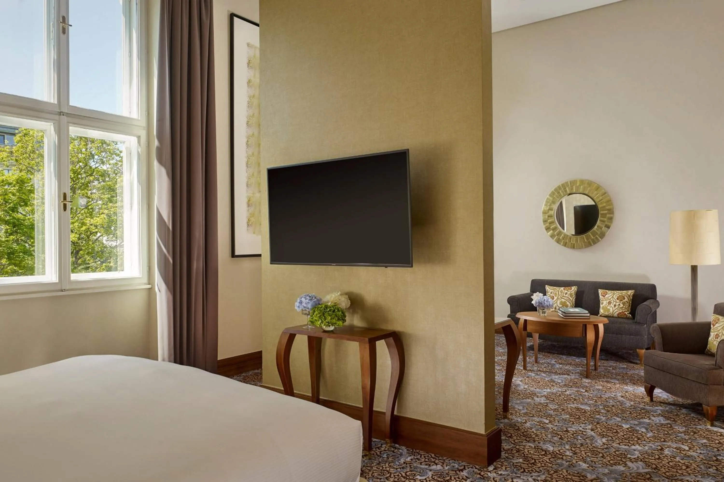 Photo of the whole room, Bed in The Ritz-Carlton, Vienna