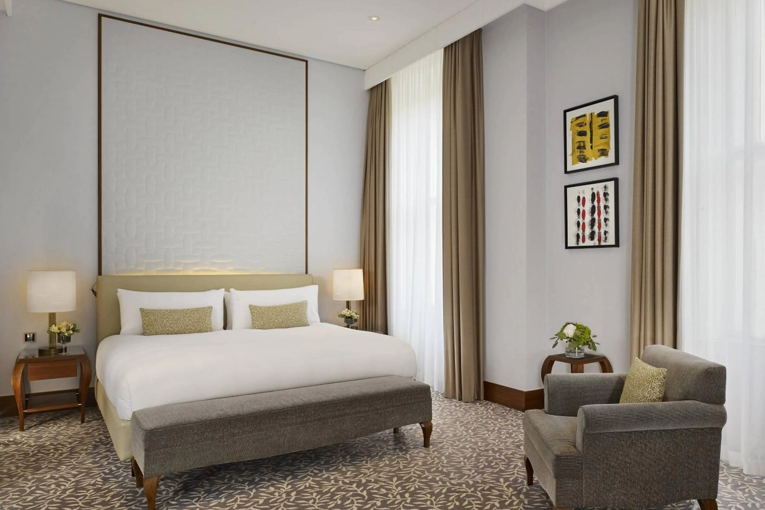 Photo of the whole room, Bed in The Ritz-Carlton, Vienna